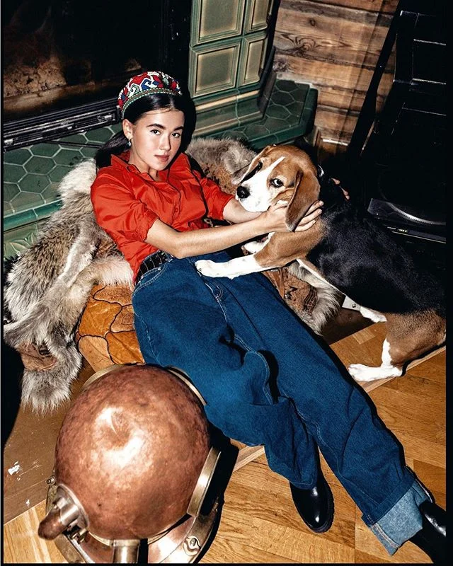 Сашуля изнуренная тяжелыми съемками в кругу моих питомцев 🤡