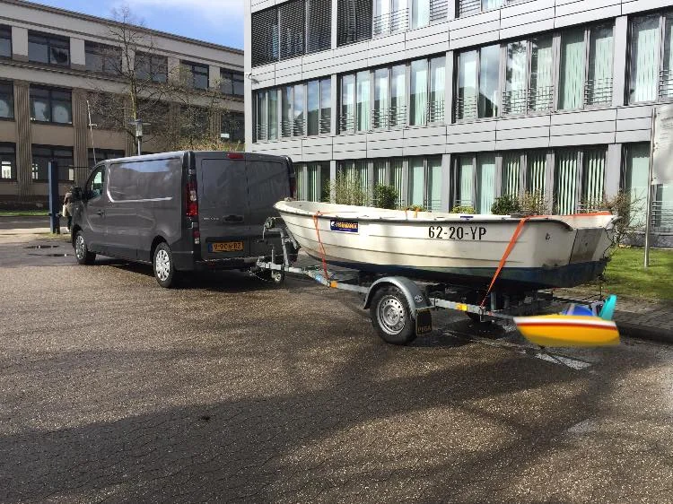 Een boot ophalen in het Duitse Krefeld; dat hoort er ook gewoon bij !