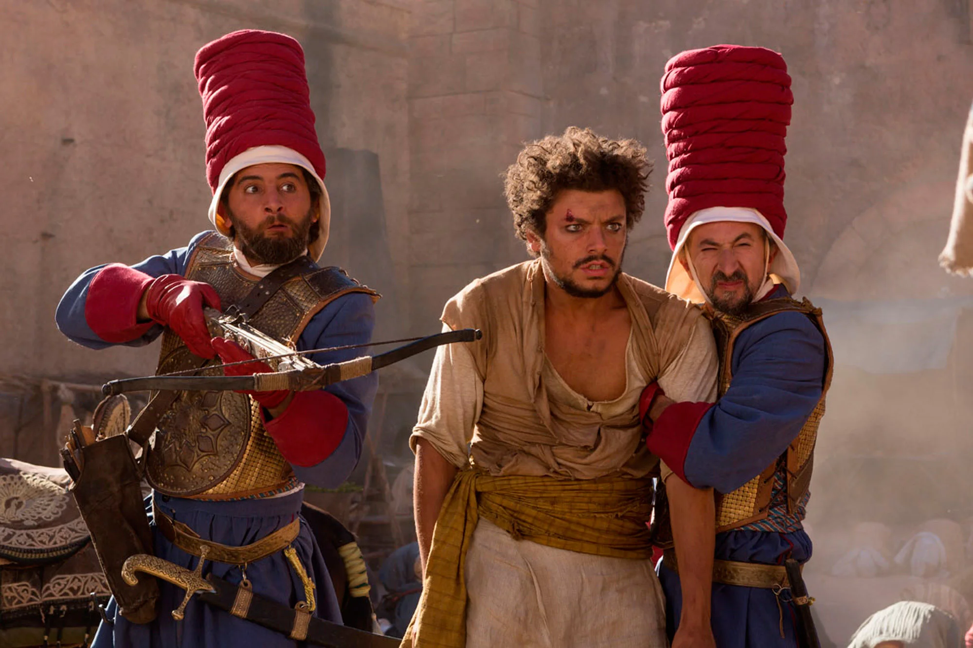 Petite main pour la réalisation des turbans et couvre-chefs du film "Les Nouvelles aventures d'Aladdin"