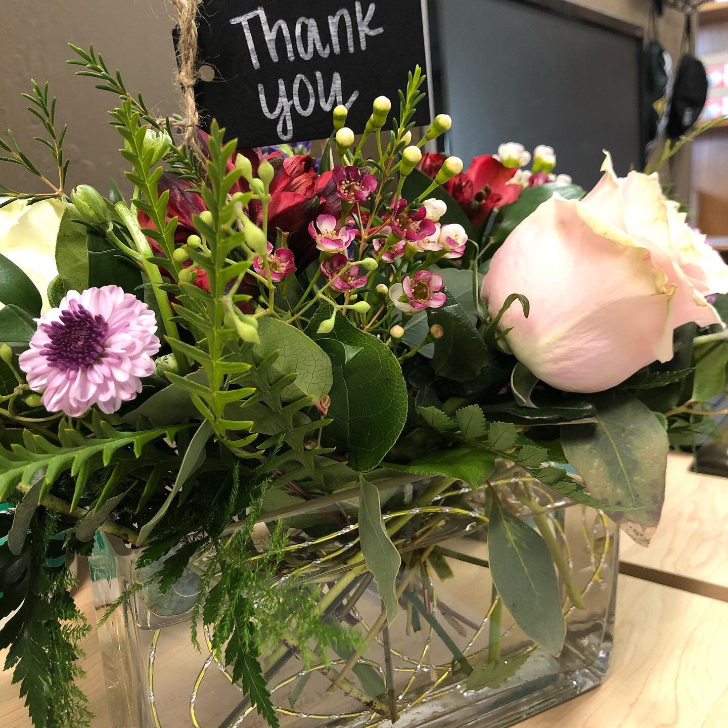 When you&rsquo;re having one of those days and you get beautiful flowers delivered as a thank you from one of your sweetest clients. Thank you Sheila Lee for brightening my day! 🌸❤️😊
.
.
.
#thankyouflowersfromclient 
#brightenedmyday 
#thankfulgrat