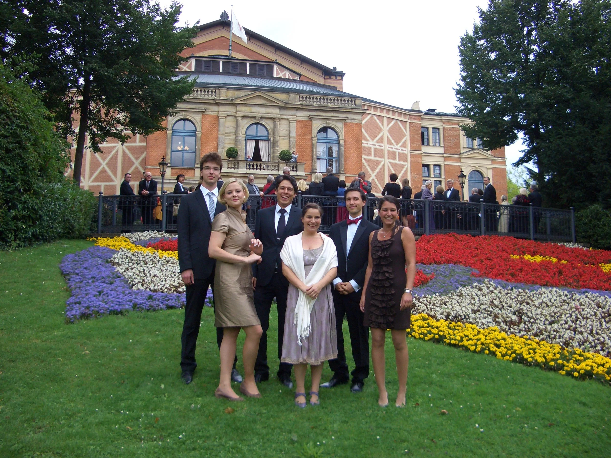 Von links nach rechts: Knut Hanßen, Lena Meuser, Daniel Wagner, Stephanie Lenzen, Thomas Jung, Verena Eßer