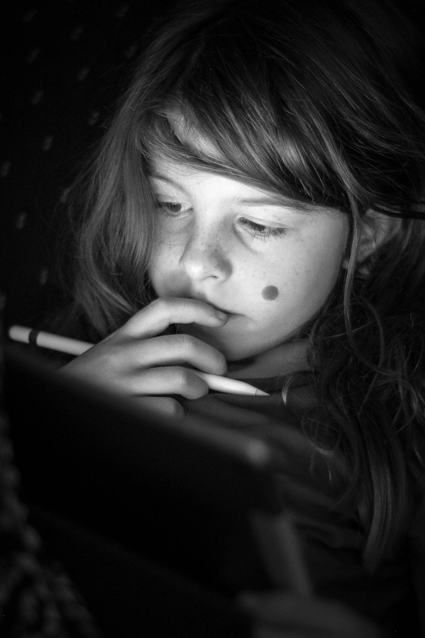 An example of using environmental light (the iPad screen) to illuminate a subject in a dark environment. Camera: Fujifilm X-T1 Shutter speed: 1/60 second Aperture: f/1.8 ISO: 800 Photo: Jeff Carlson