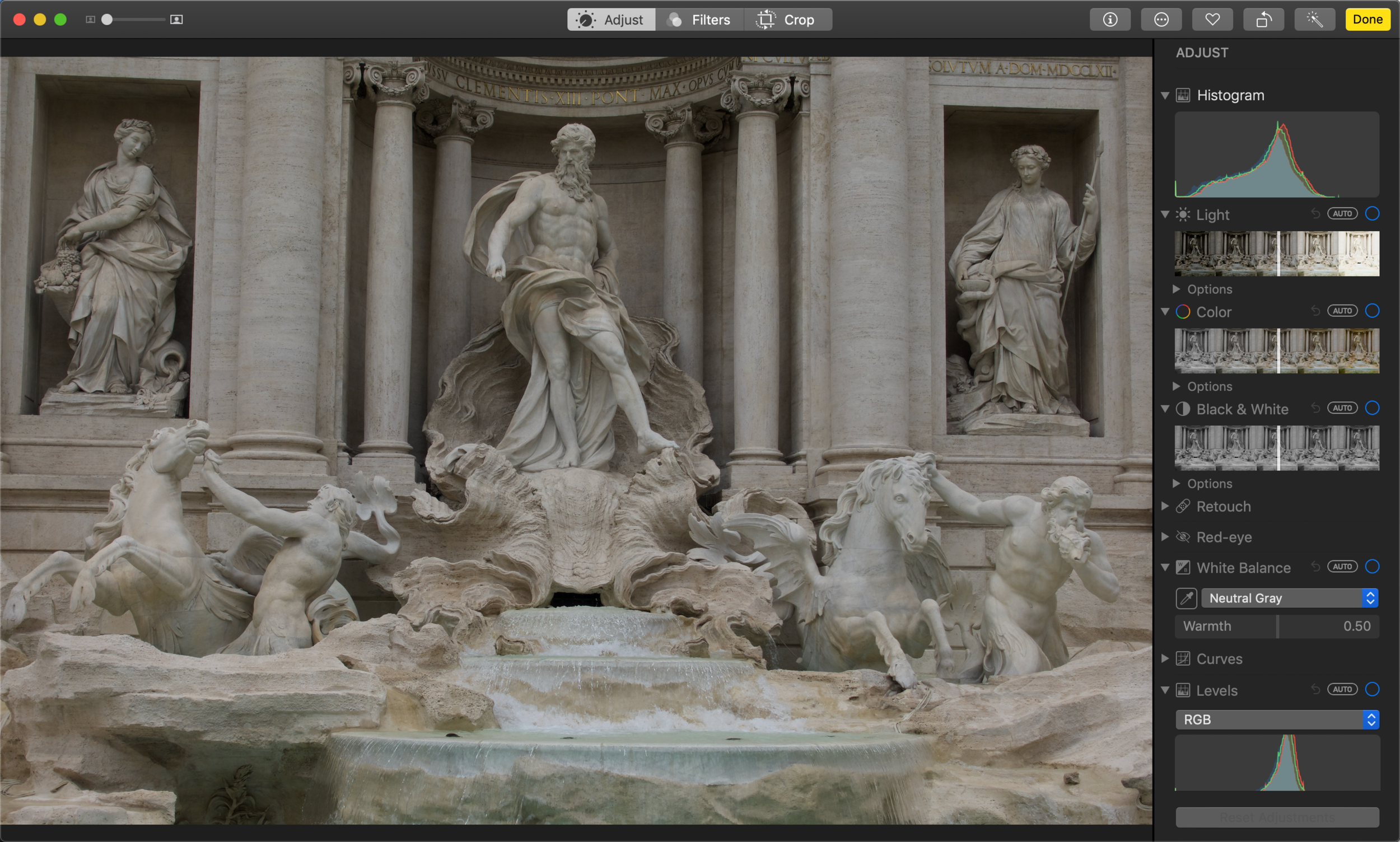 03:30 The sample image with the Histogram visible