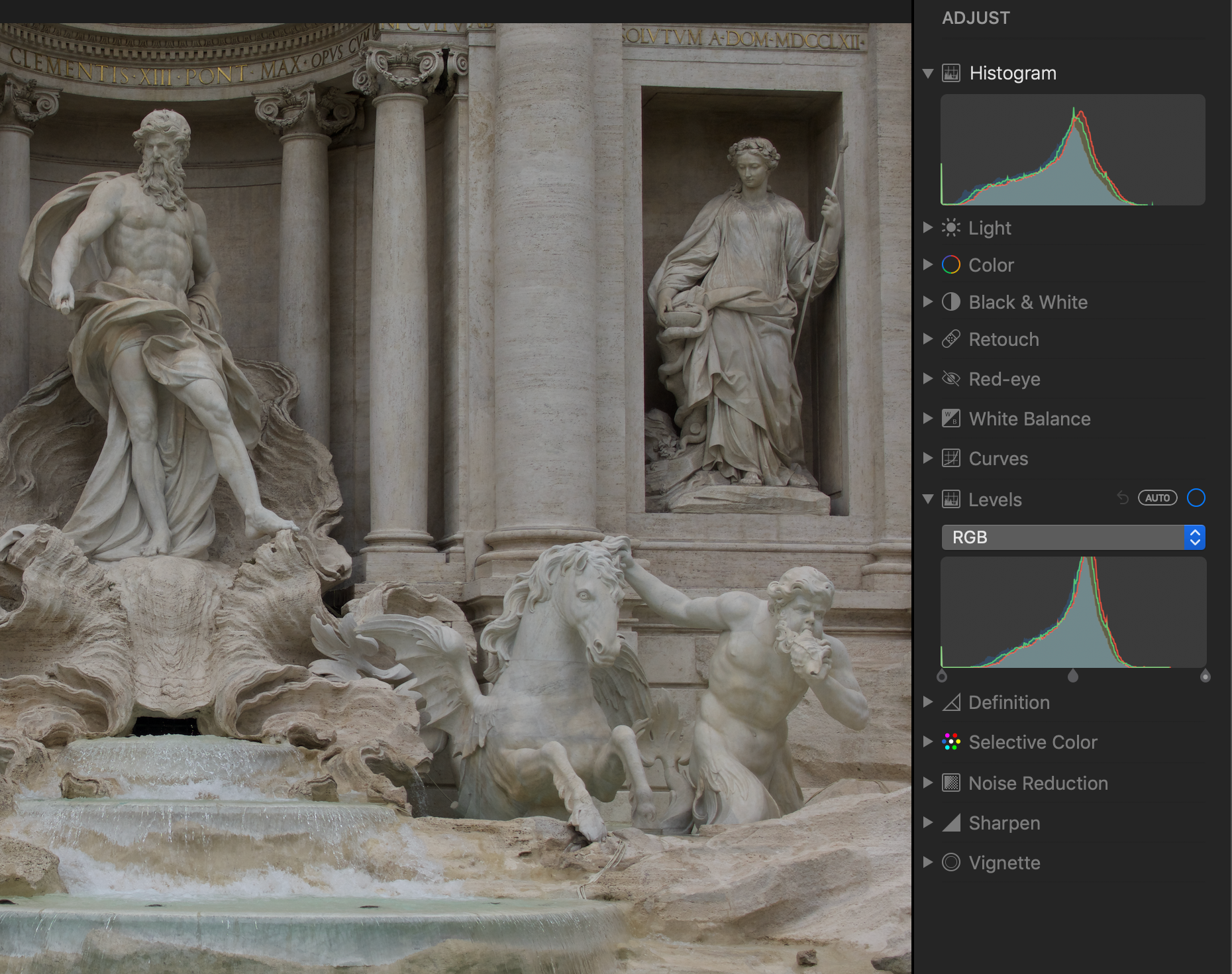 07:45 The different histograms in the Histogram and the Levels control