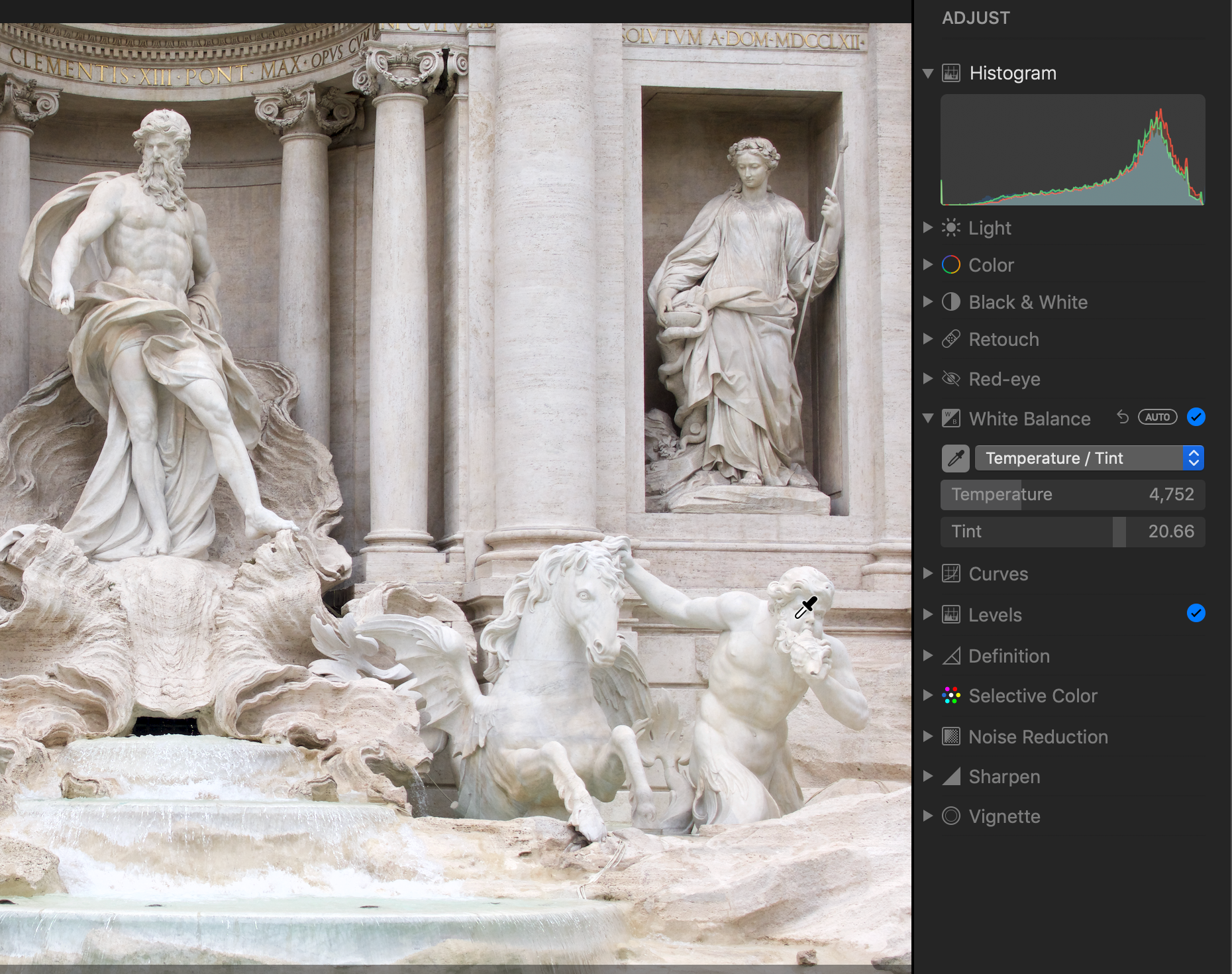 14:28 Setting White Balance using the eyedropper