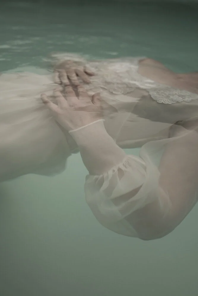 Poignant Pics no. 38 - On Lara Gilks' "Silent"