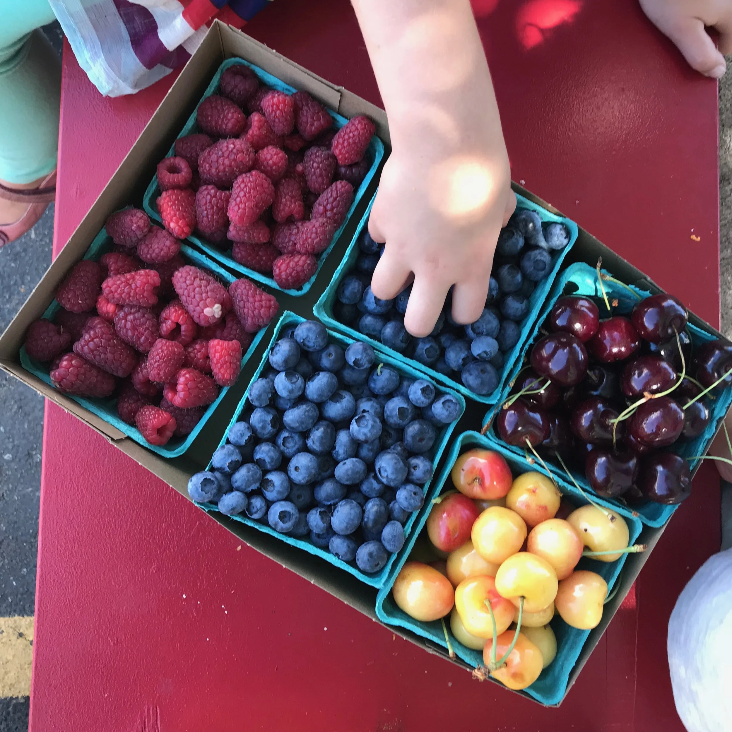 Keep berries fresher longer with this Jar Method TIP.jpg