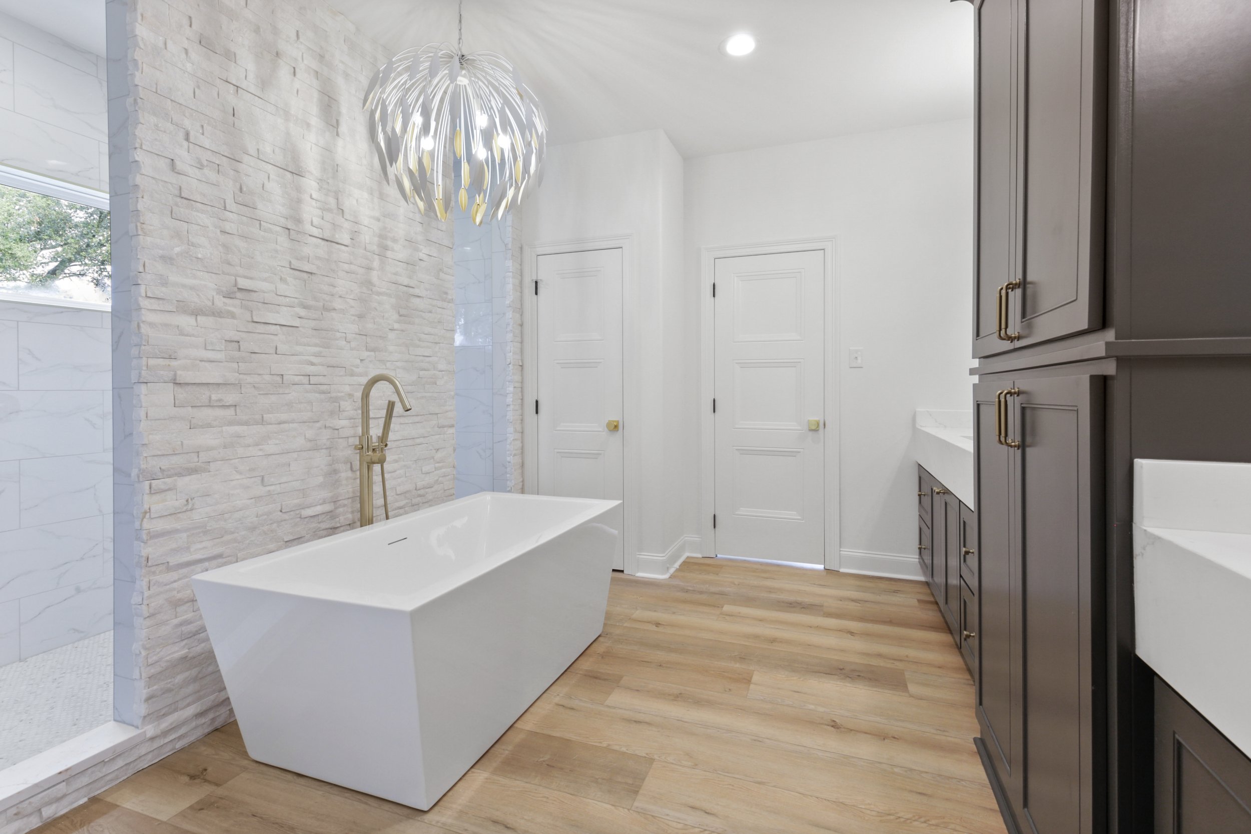 MASTER BATH.jpg