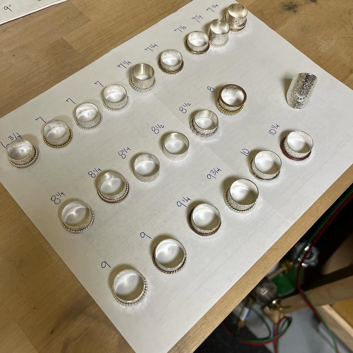 So many spinners, so much fun, I have a size for everyone 🤩

#mnjewelrybyjessica #sterlingsilverjewelry #sterlingsilverrings #spinnerring #fidgetring #handmadejewelry