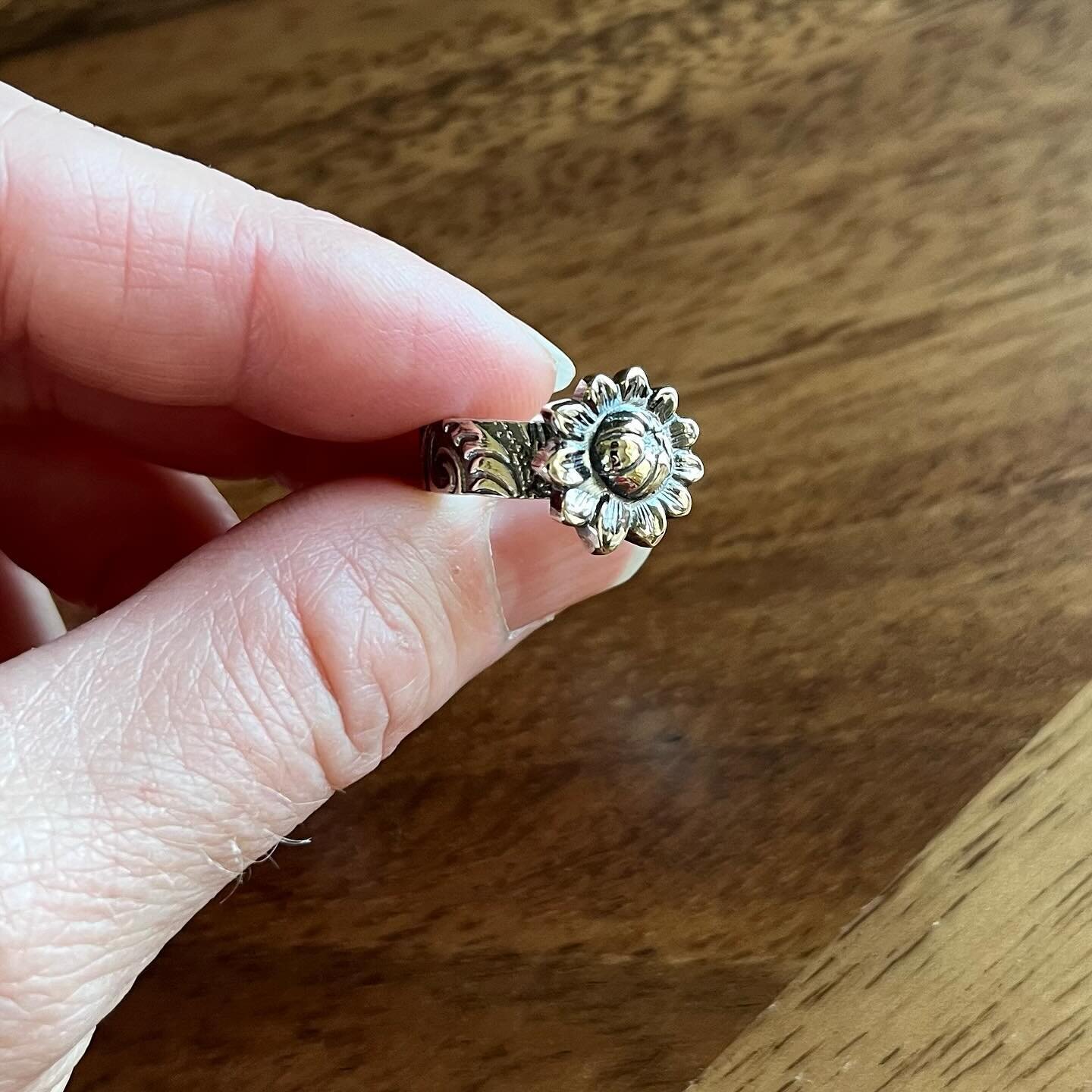 Happiness is thinking Spring in early March!

#mnjewelrybyjessica #sterlingsilverjewelry #sterlingsilverring #recycledsterlingsilver #handmadejewelry #flowerring