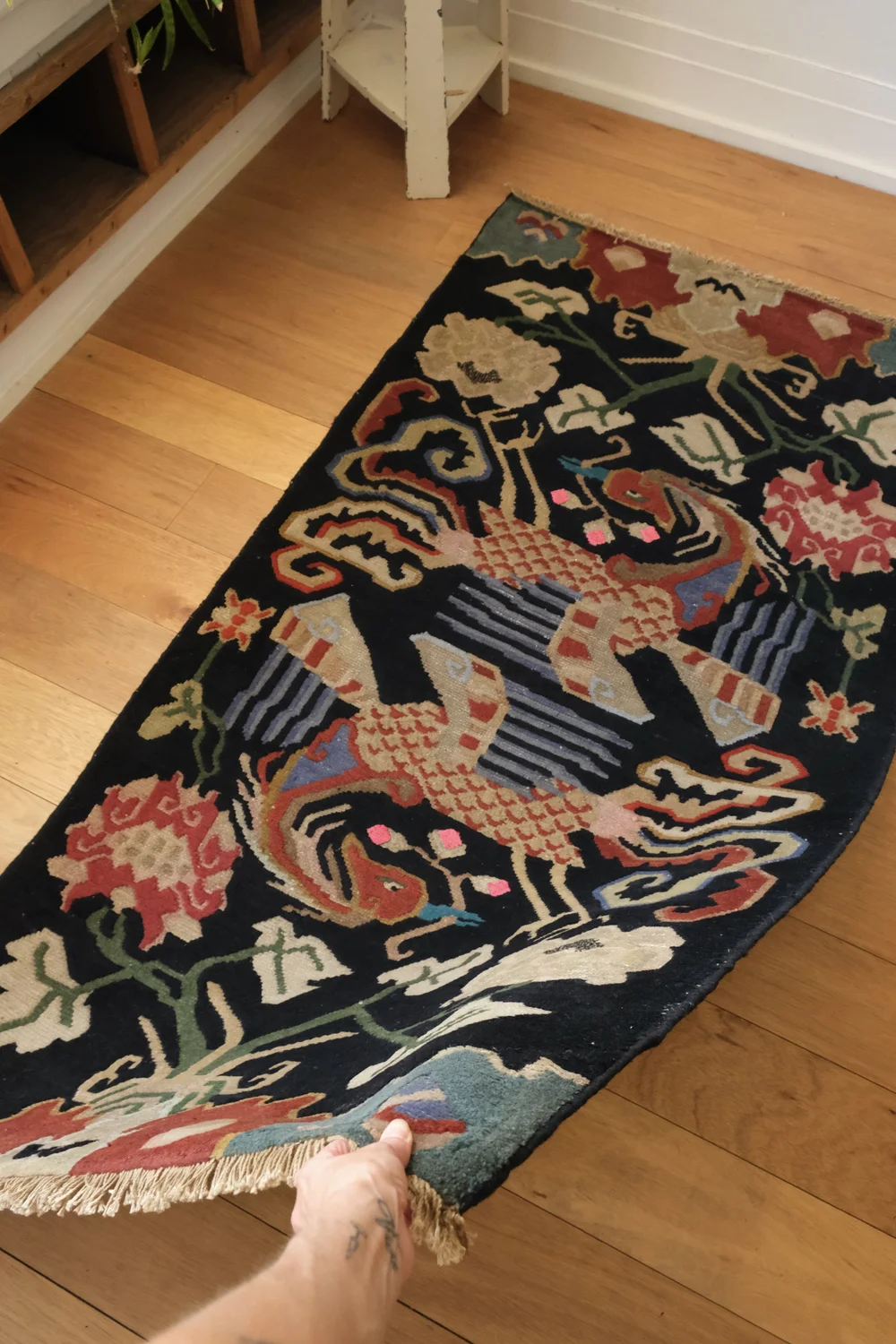 アート・デザイン・音楽 THE WOVEN MYSTERY  OLD TIBETAN RUGS THE WOVEN MYSTERY OLD TIBETAN RUGS