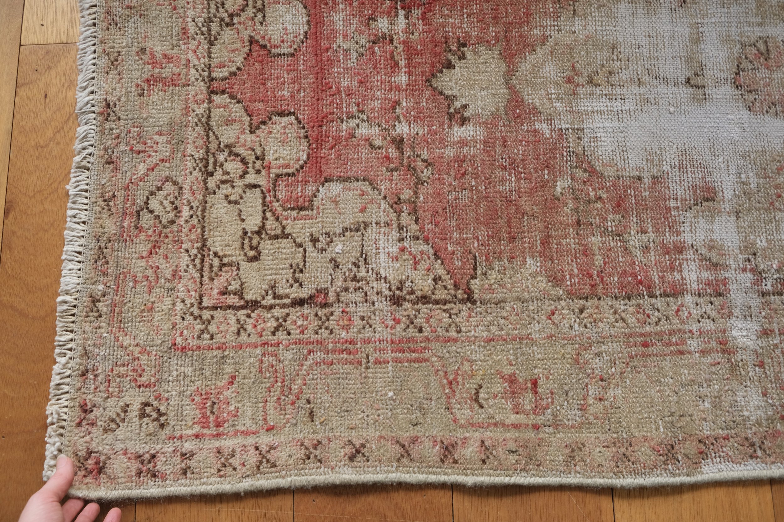 close up of rug showing hand knotted properties