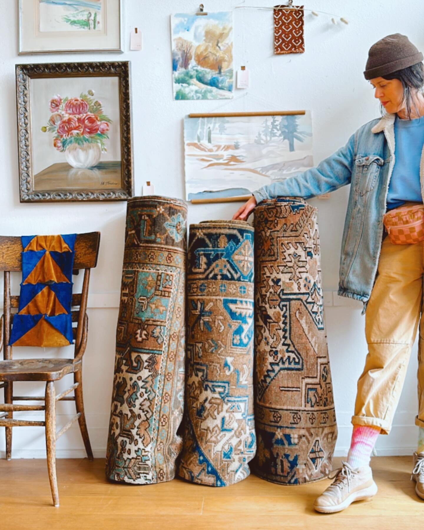 More about why I love vintage Heriz rugs in stories now✨
.
.
.
Image Description: Anna stands in the studio next to 3 vintage Heriz rugs rolled up against the wall