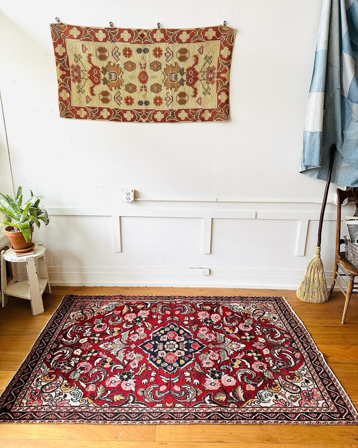 Lots of gorgeous rugs landed in the webshop this week. Scroll thru to see what new (old) rugs we have for ya! 🧡