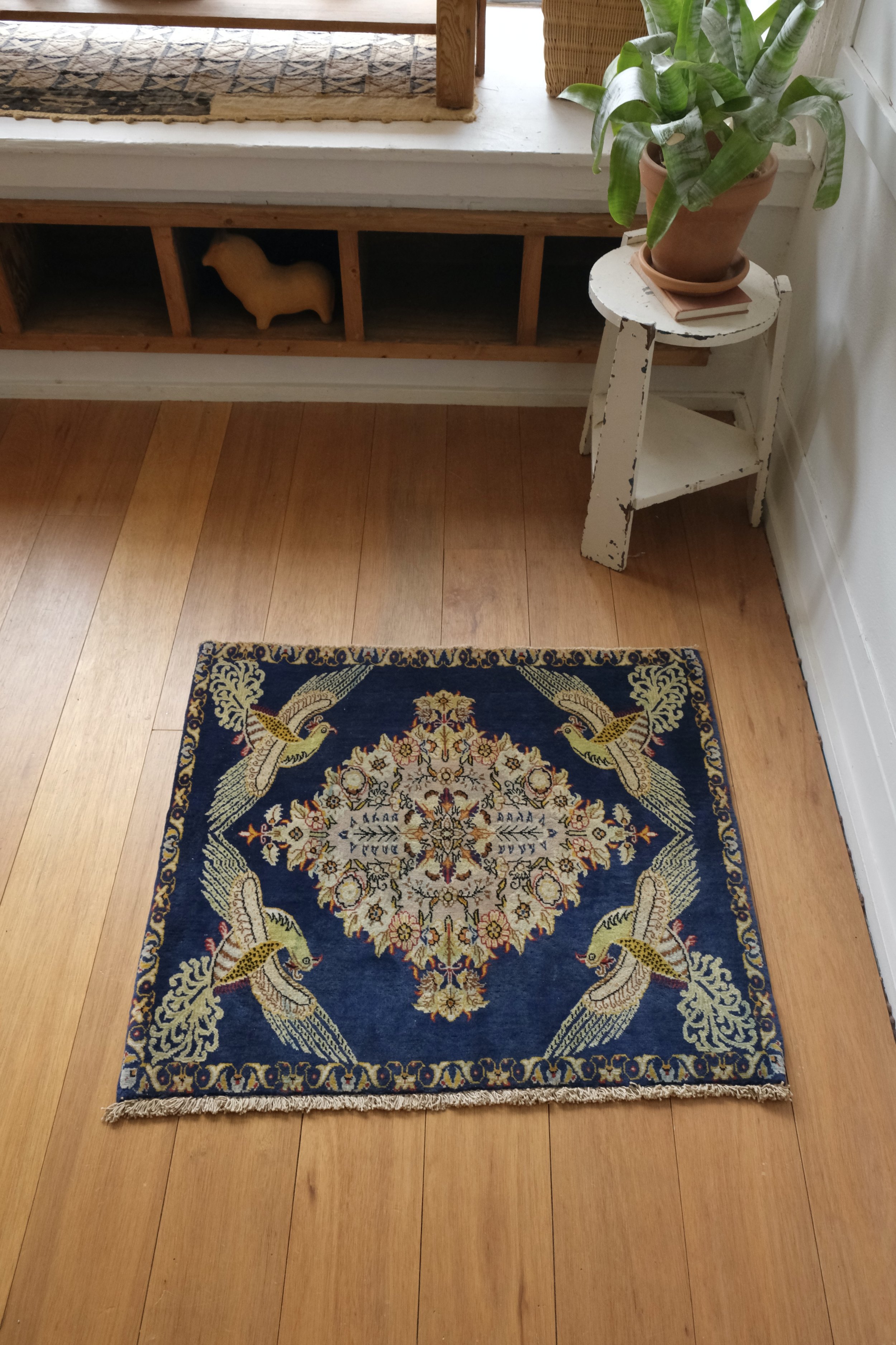 rug with birds
