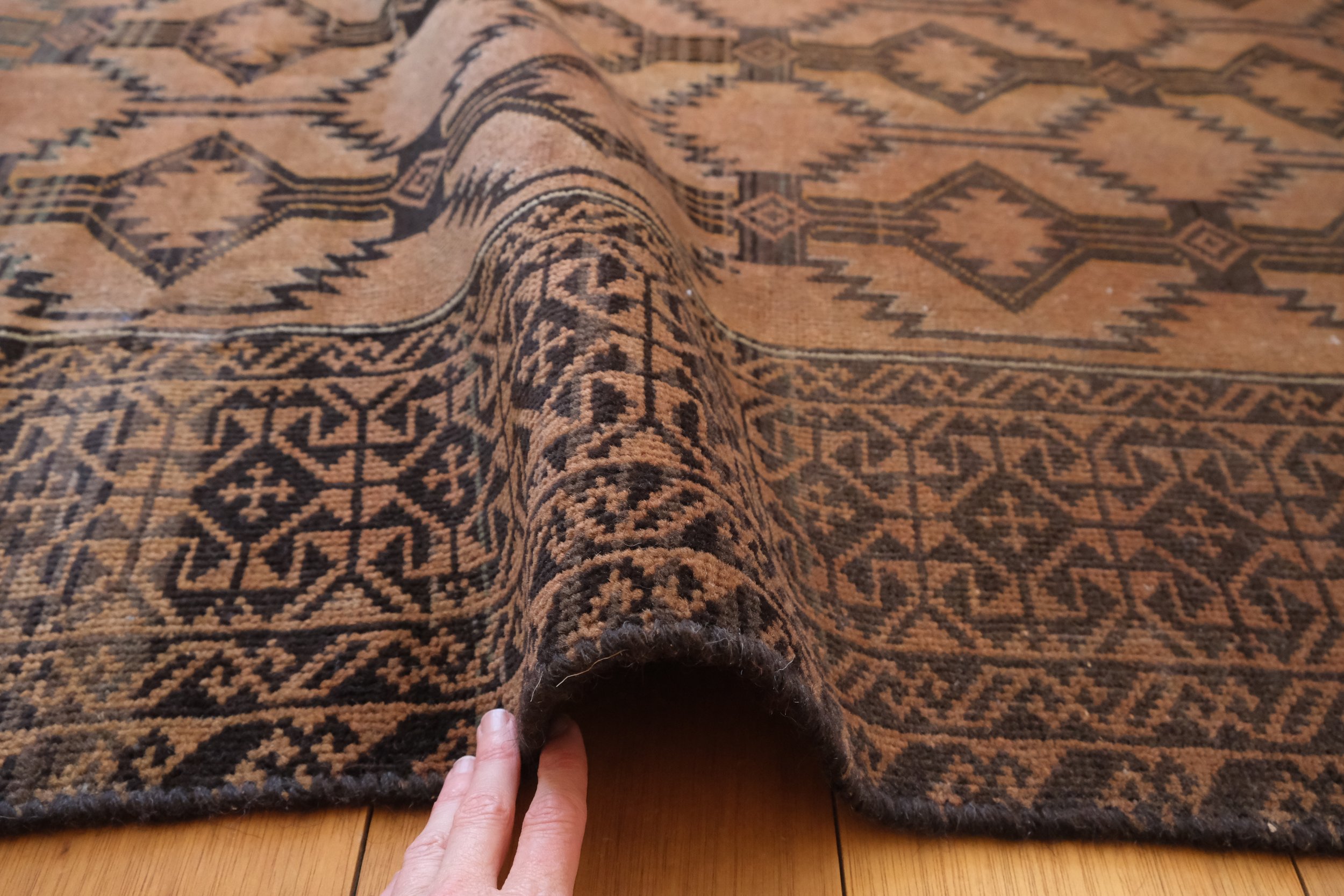 hand knotted vintage rugs