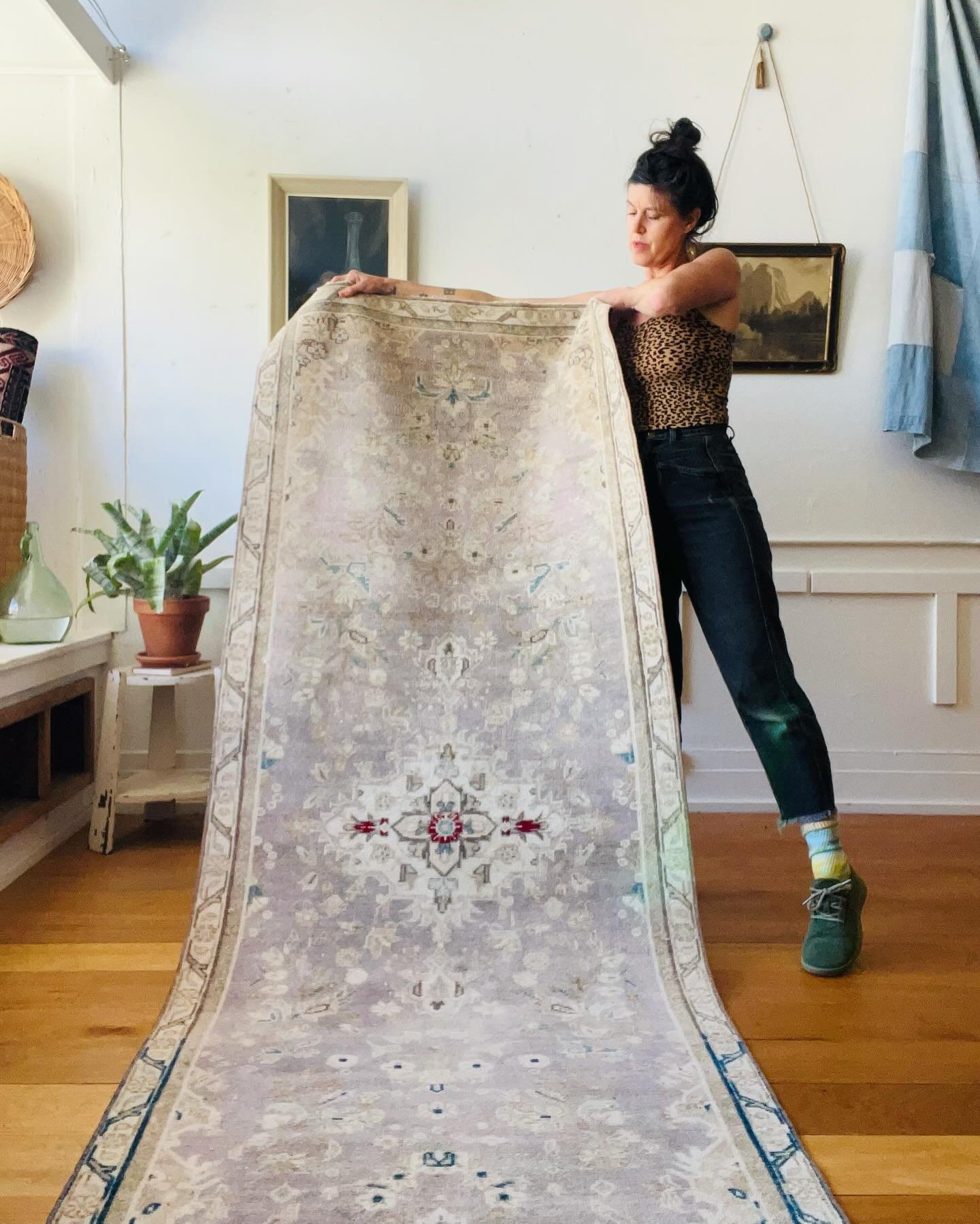 Hi Happy Wednesday! I realized I haven&rsquo;t featured a Rug of the Week for awhile&hellip; what is Rug of the Week??? Well, it&rsquo;s when I pull out a favorite rug in the shop and mark it down for a very limited time just for the heck of it! I LO