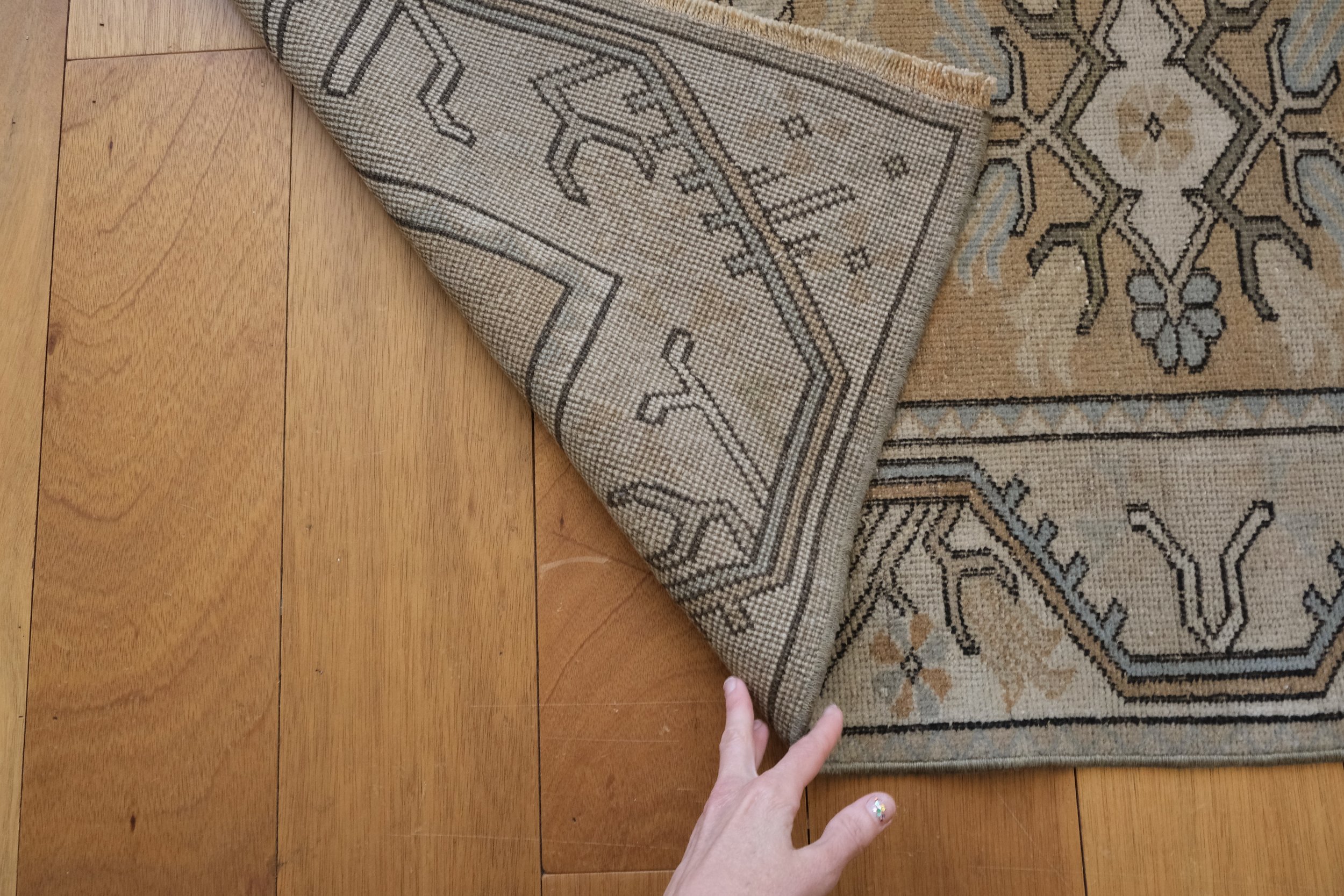 hand knotted vintage rugs