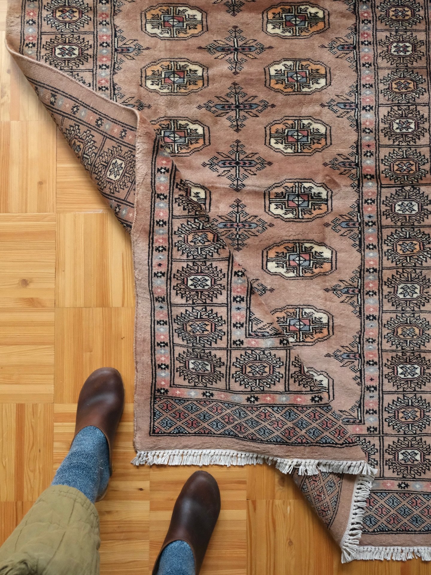 Just some new arrivals eye candy here&hellip; some very PLUSH beauties and a very special silk rug with a figural motif of flowers and cranes in flight. Tibetan dragon rugs are a hit! And a more affordable vintage Turkish too if anyone is looking for