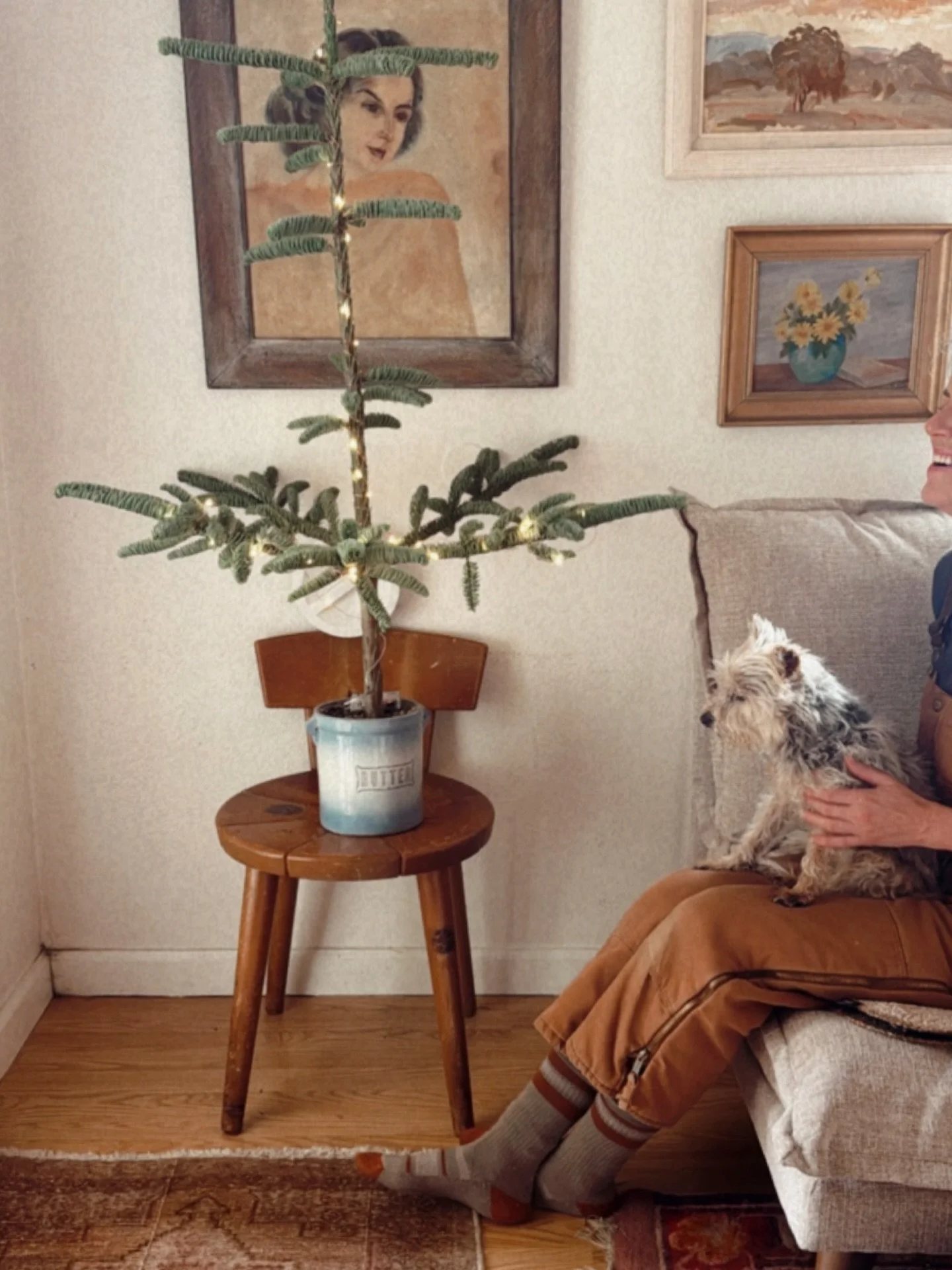 Merry Christmas, from my lil&rsquo; home to yours 🎄I&rsquo;m eternally grateful for every single person who took home a special rug or piece of art, stopped by the studio, who supported Experimental Vintage through sharing via word of mouth, or show