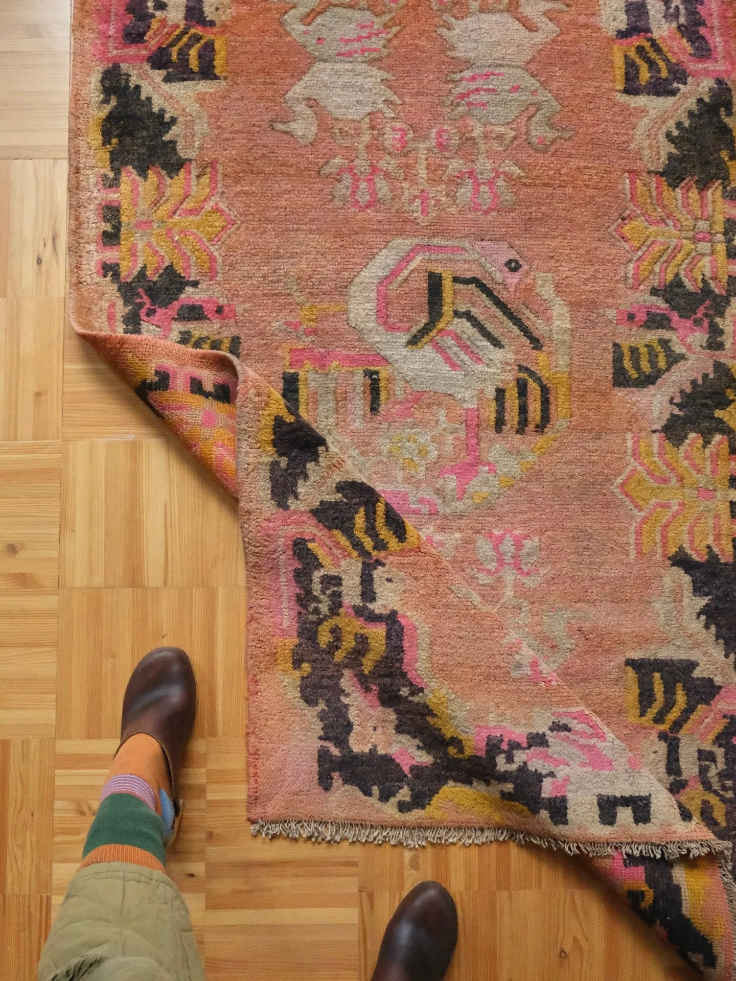 An entire batch of all vintage Tibetan rugs just landed in the webshop, linked in stories now&hellip;
Hope to see some of you tomorrow at open hours, I&rsquo;ll be at the studio Saturday from 10-1pm