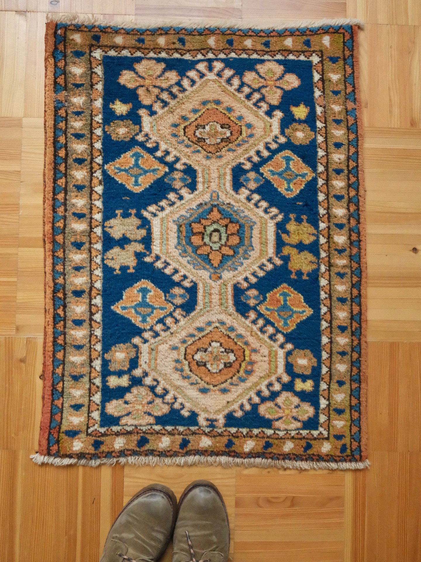 A fresh batch of vintage rugs just landed in the webshop and includes everything from a warm and rustic 10x6 to a super soft wide runner and even a tiny little rug to steal your hearts this week. Scroll thru to see them all&hellip; linked in stories 