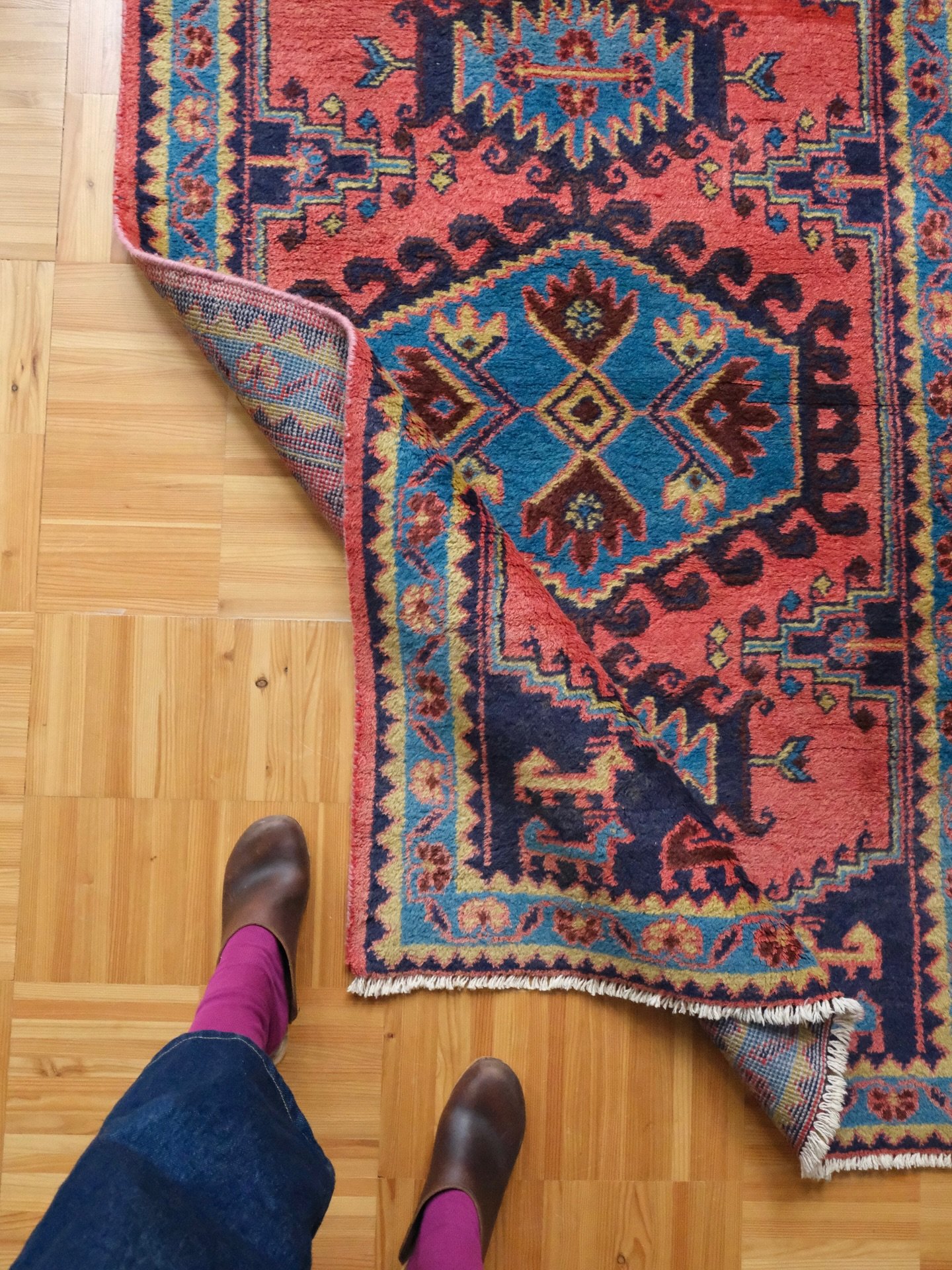 I&rsquo;ve been getting asked a lot for more colorful rugs and that honestly makes my heart so so happy. A home filled with textiles, and art, in an array of shades can truly bring so much joy, peace and warmth. Being a forever proponent of color mys
