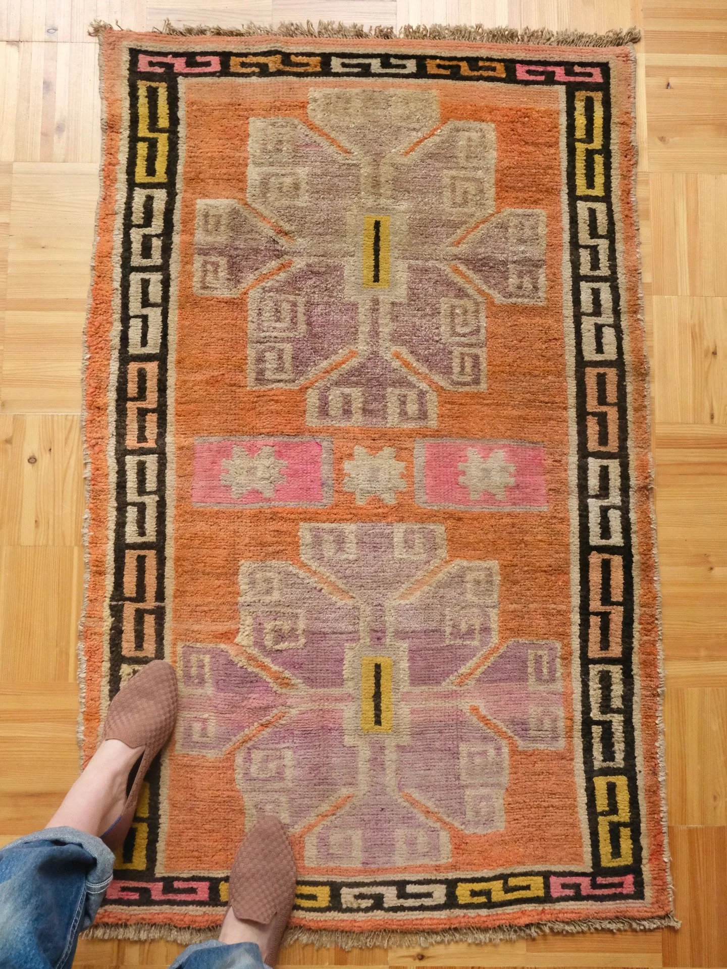 Swipe through for a look at our latest batch of vintage rugs to have landed in the webshop&hellip;