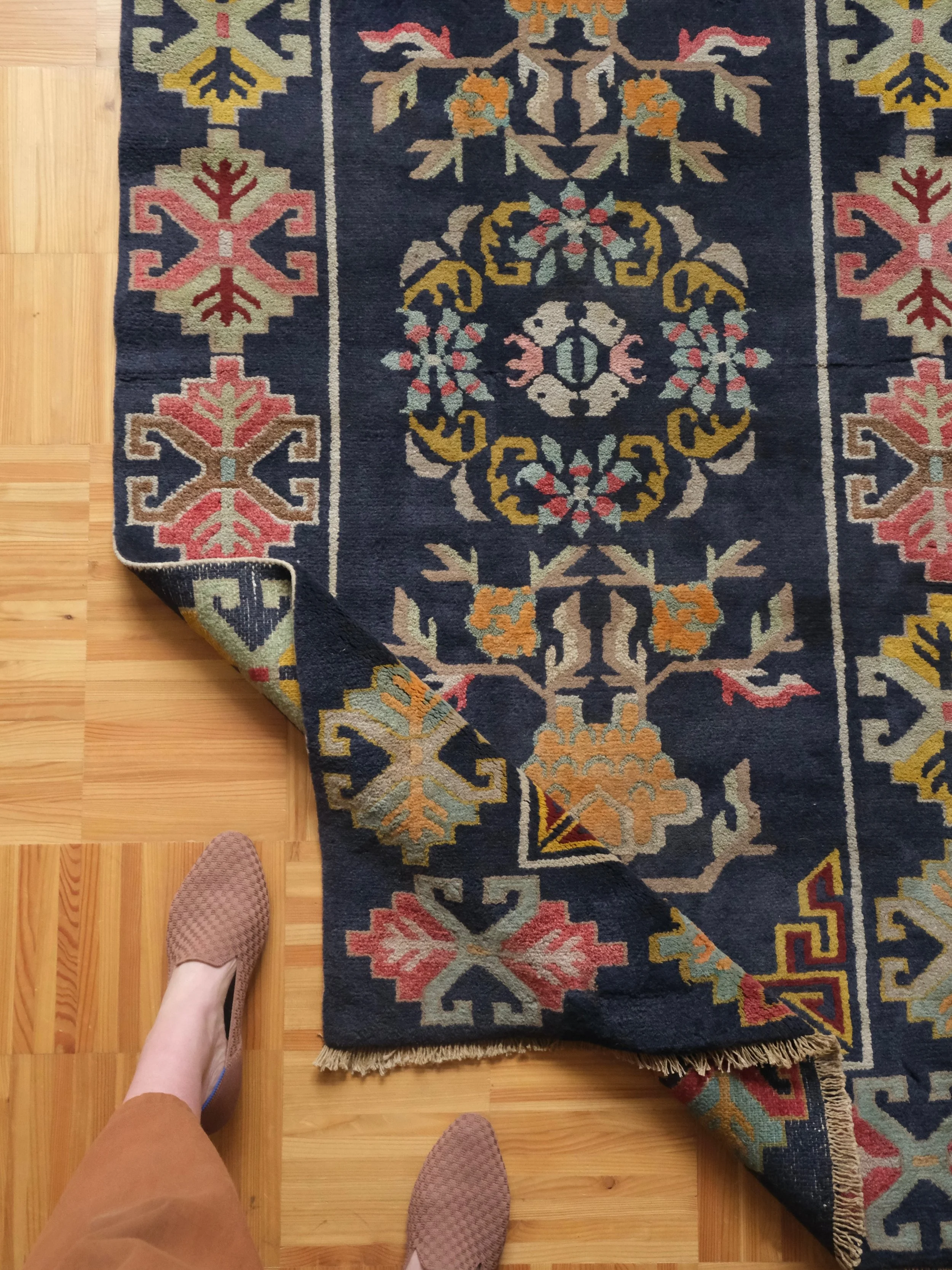 Just a handful of my favorite vintage rugs in the webshop right now&hellip; 🌾