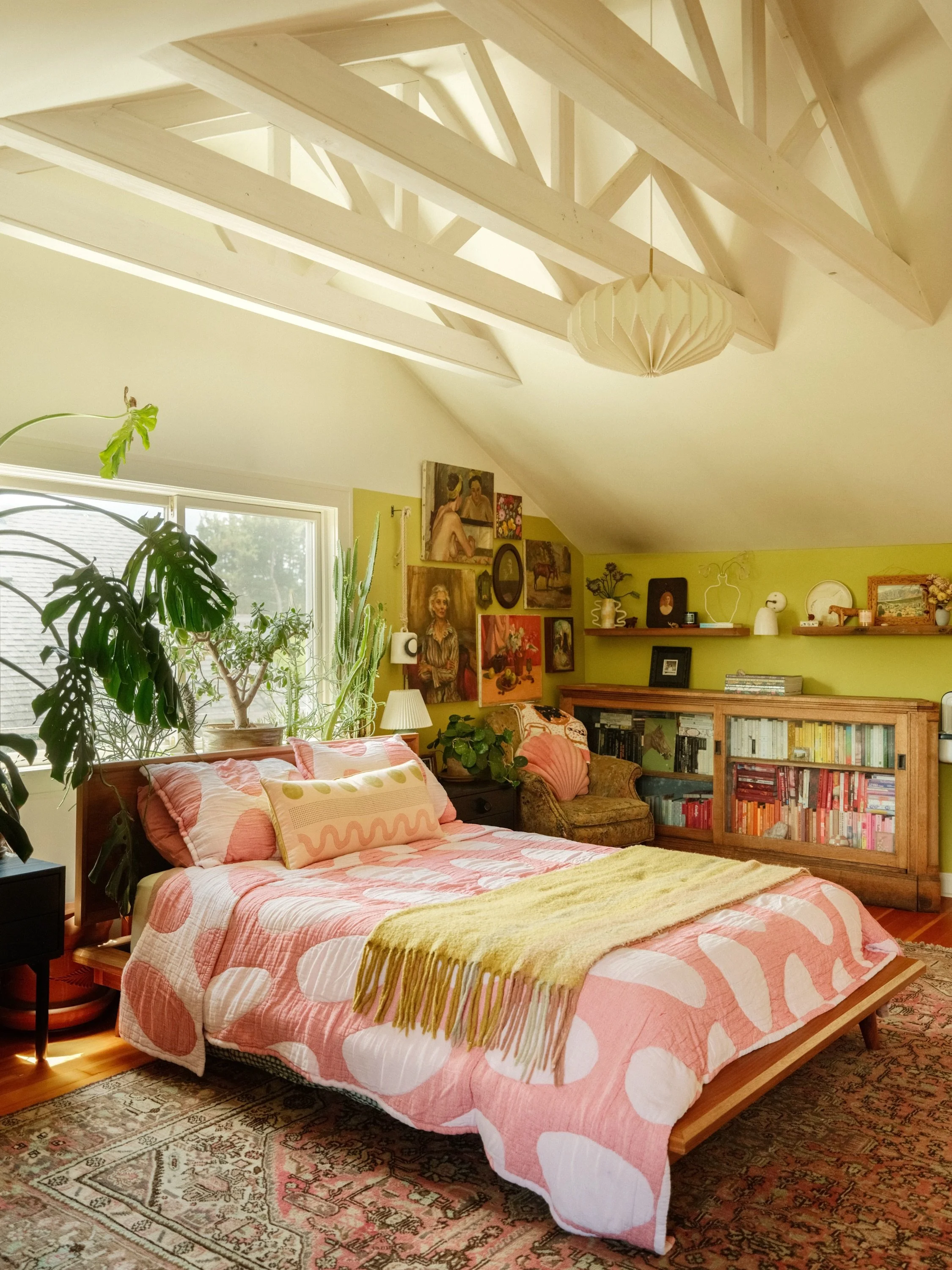 I recently visited the home of interior designer, realtor, and EV client turned friend, Erica Goodfriend of @haveyourcake.pdx She recently listed her home on the market, and after years of watching her space evolve I couldn&rsquo;t wait any longer to