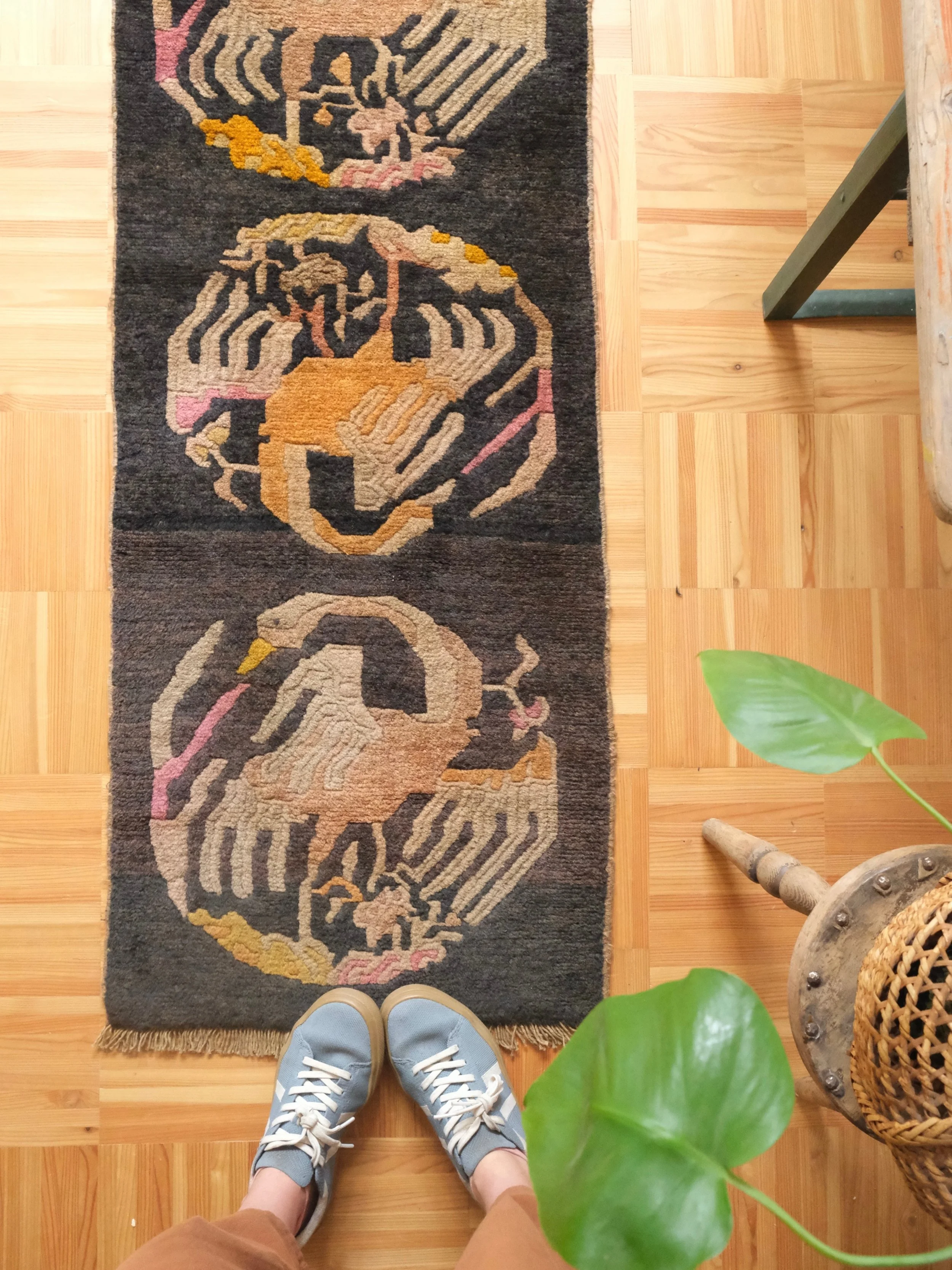 Swipe thru for a closer look at 2 of the rugs that I just happened to roll out today. It surprised me, as they
coincidentally are a perfect pairing...

Both of these beauties have some similarities in their color palettes, without matching. The more 