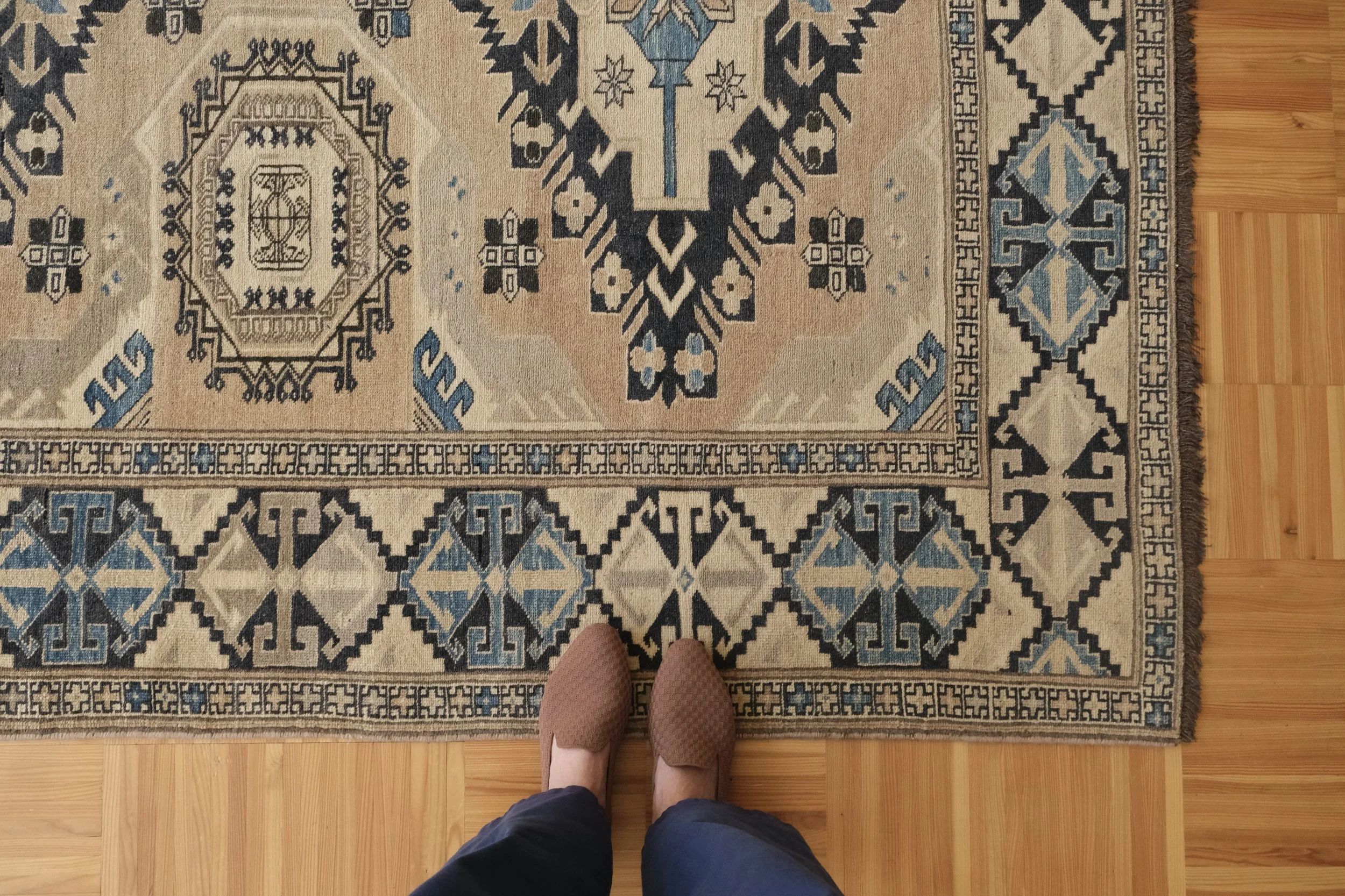 a rare 6x6 vintage square rug in blues