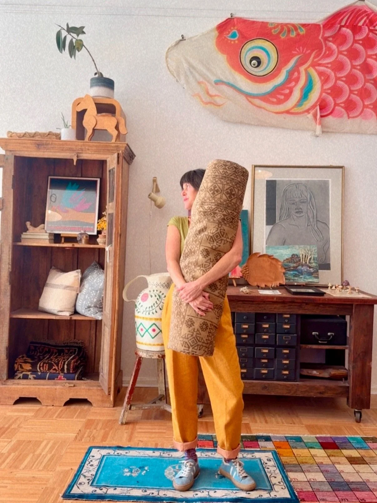 A dear client and friend Olivia from @littlestoriedhomes picked up her new (old) rug over the weekend~ and there is another &ldquo;sister rug&rdquo; that is very similar to the one she took home that&rsquo;s still available...

a Sister Rug is one of