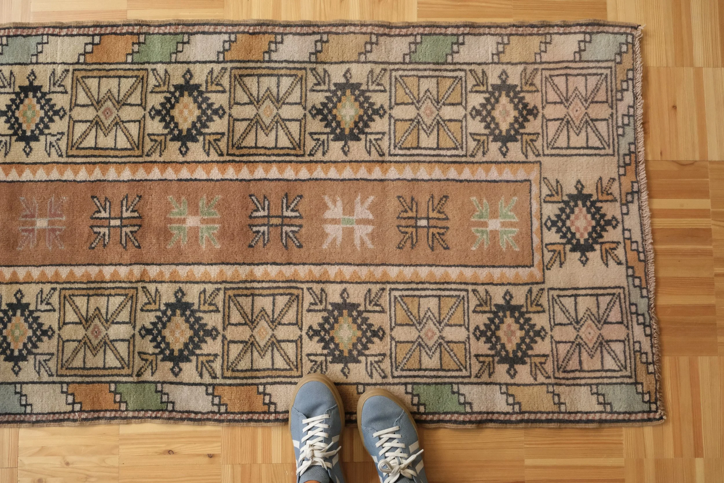 vintage Turkish runner rug, 9'5"x2'7"