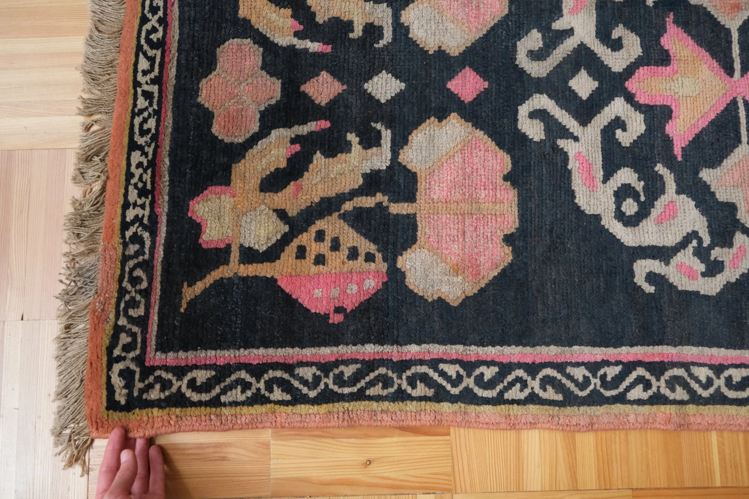 black rugs