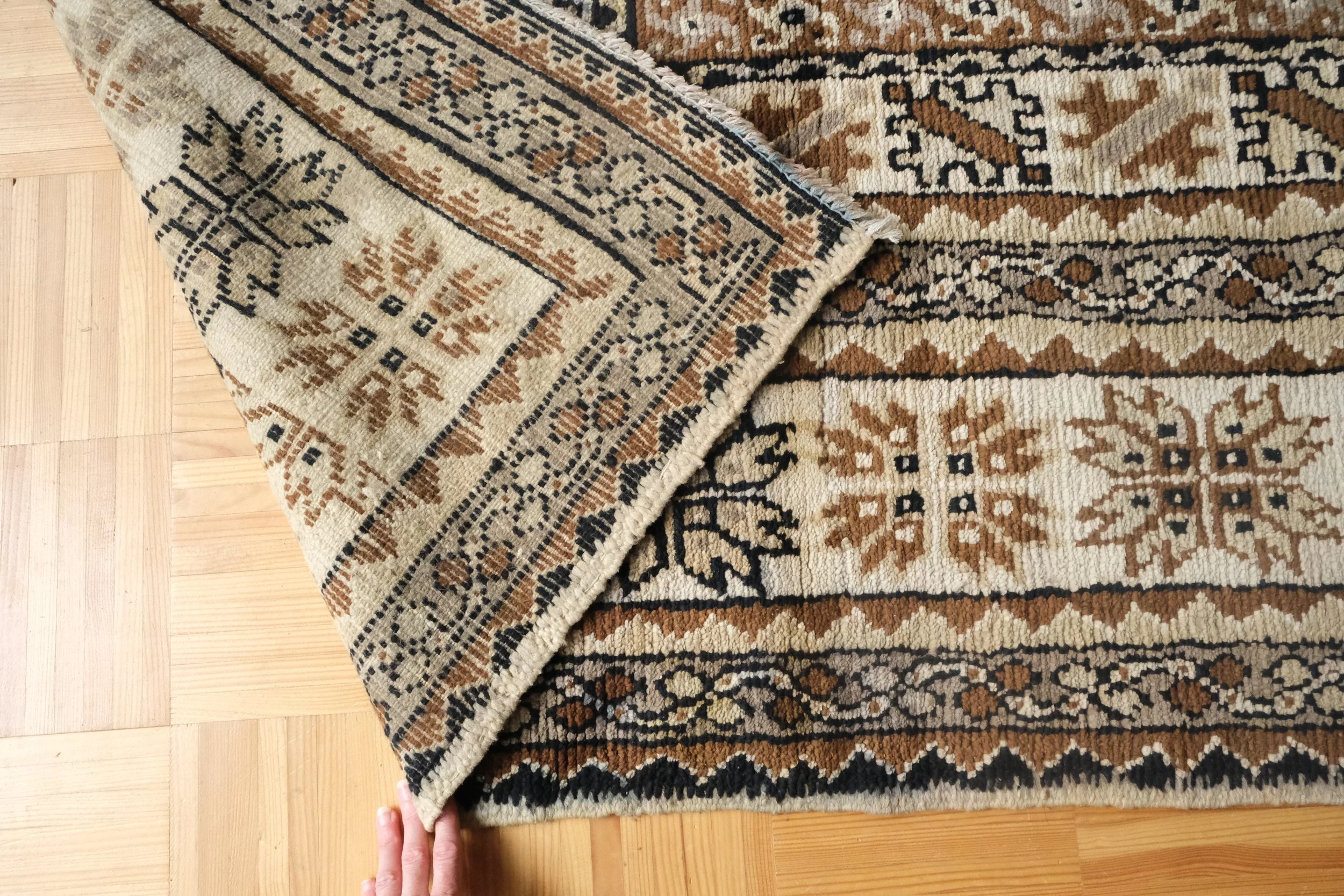 hand knotted wool rugs