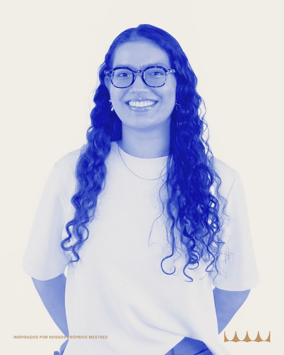 Lu&iacute;sa Vieira &eacute; arquiteta j&uacute;nior e integra a equipe desde 2022. Iniciou sua trajet&oacute;ria no escrit&oacute;rio como estagi&aacute;ria e, ao longo dos anos, consolidou sua atua&ccedil;&atilde;o com foco, comprometimento e olhar