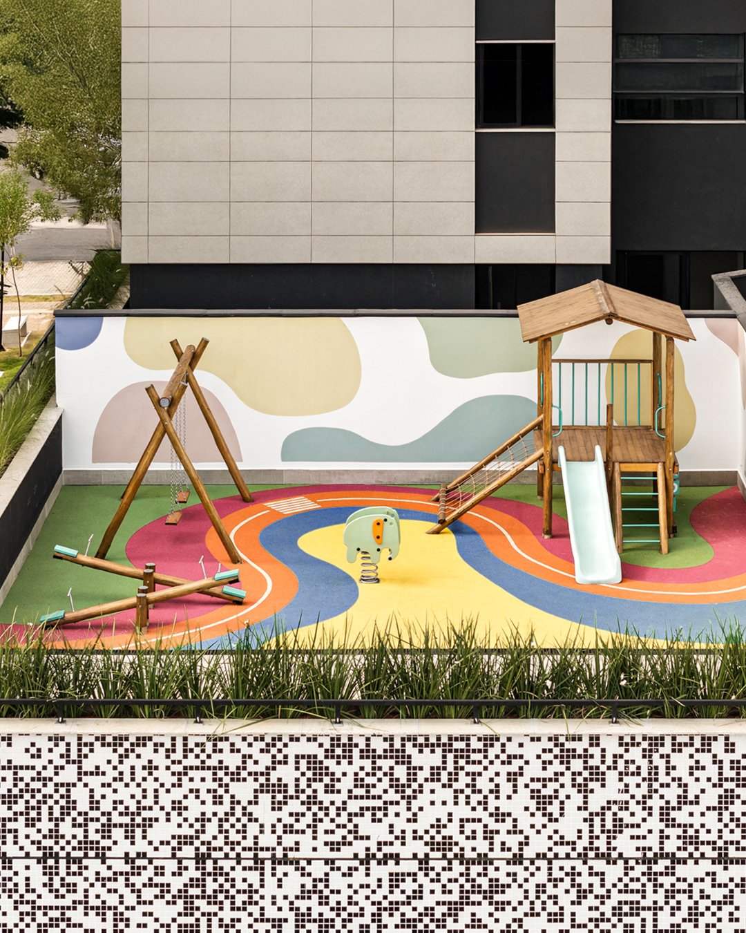 Brincar &eacute; tamb&eacute;m uma forma de habitar. Nossa arquitetura considera a experi&ecirc;ncia das crian&ccedil;as, seus ritmos, curiosidades e descobertas, para criar espa&ccedil;os seguros que acolhem imagina&ccedil;&atilde;o, movimento e con