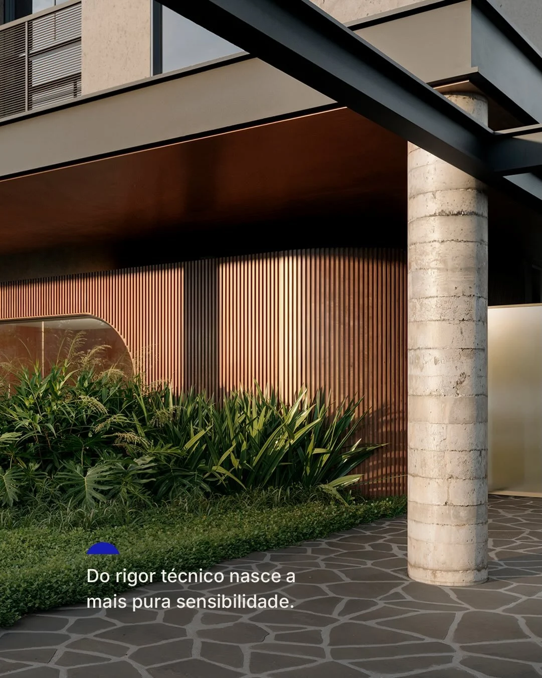 &Eacute; no equil&iacute;brio delicado entre for&ccedil;as que a arquitetura transcende a constru&ccedil;&atilde;o. O encontro da mat&eacute;ria bruta com a linha precisa cria uma atmosfera de abrigo que n&atilde;o isola, mas emoldura a vida.