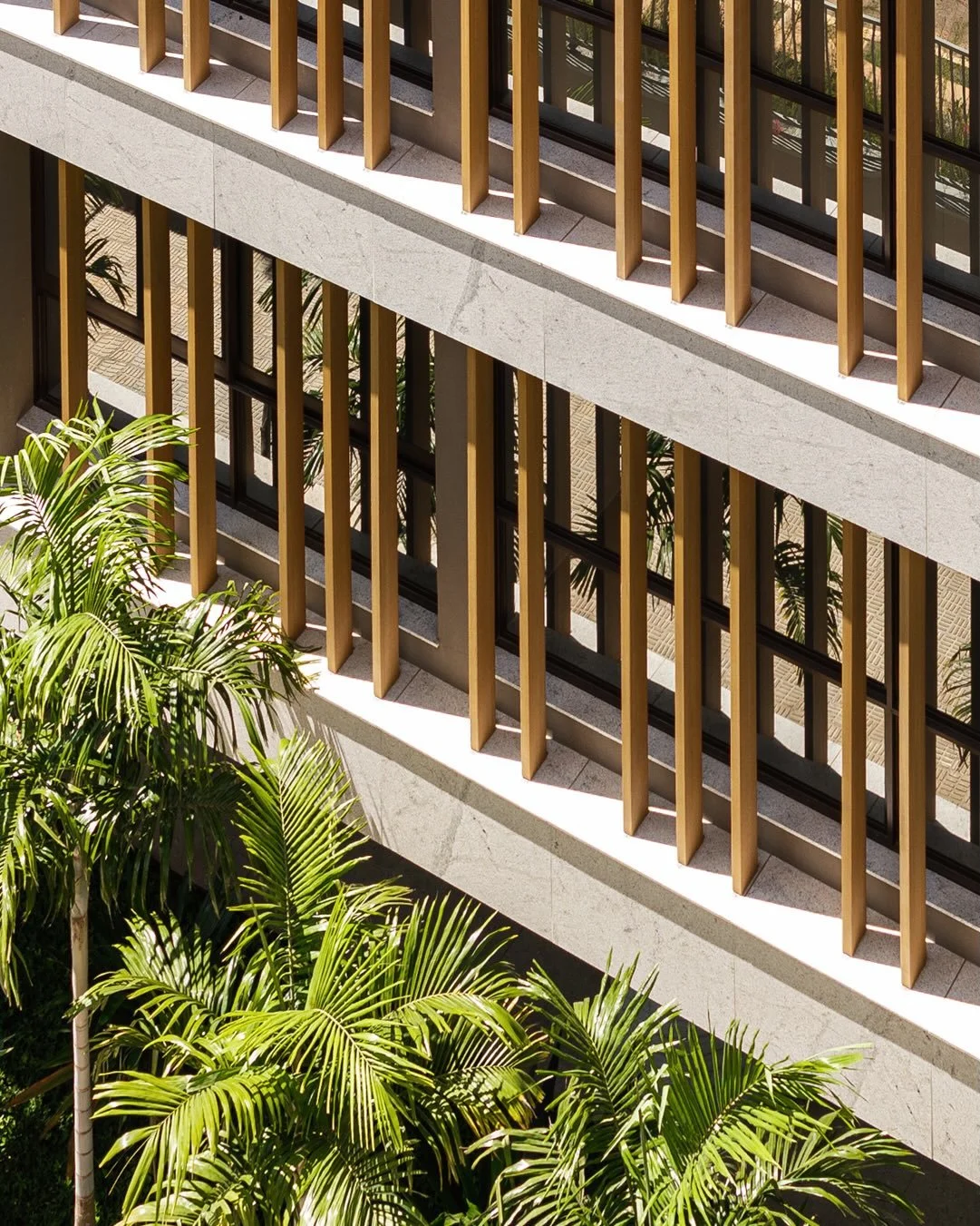 A arquitetura do Olympia, de incorpora&ccedil;&atilde;o da @mysaincorporacoes e constru&ccedil;&atilde;o da @tecna_construtora, &eacute; feita de sutilezas para integrar o morar &agrave; superquadra. O projeto traz uma volumetria abra&ccedil;ada por 