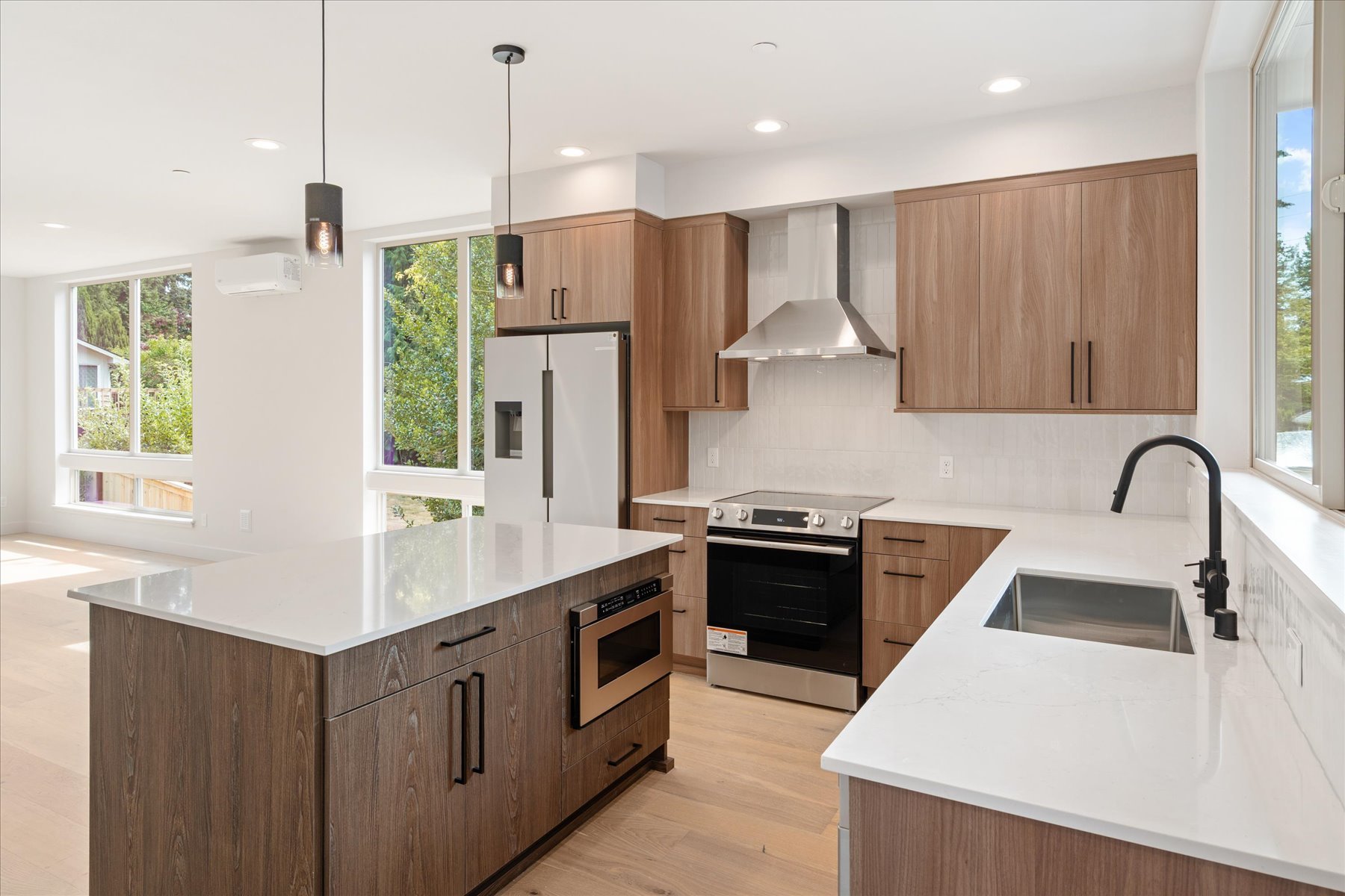 35-SunshineBrooke_Porchlight_Sunnyside30A-7.jpg