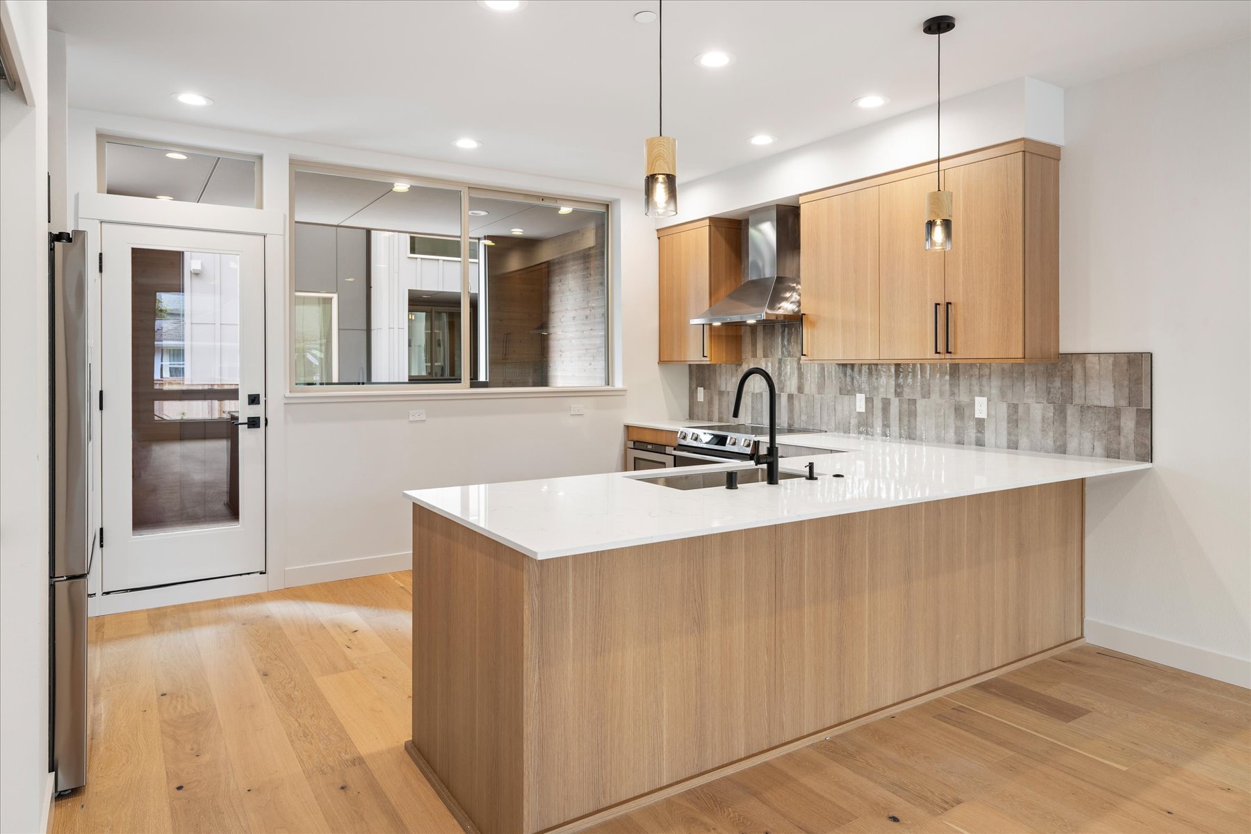 53-SunshineBrooke_Porchlight_Sunnyside30B-6.jpg