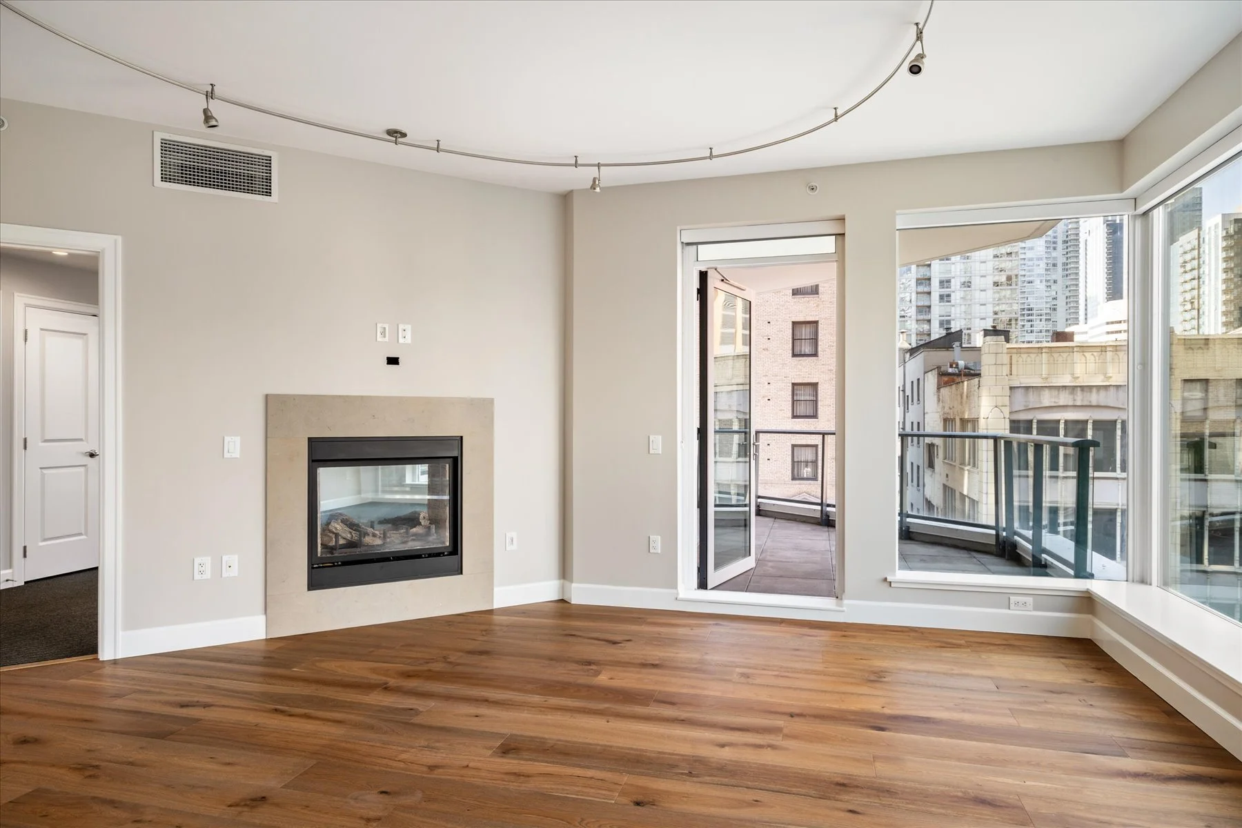 10-Toguchi_Porchlight_Escala311-13.jpg