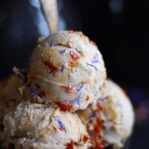 Sitting together, pouring over our super exciting Nine Flowers project that is near completion, before heading back into The Picking Garden. 

Do you have fav recipes and makings to share with family and friends at Christmas?

Thank you @unconventionalbaker for your beautiful creations...we adore your work.

#favouriterecipe #ediblebotanicals
#driededibleflowers #ediblegarnish #cornflowers #petals #christmasday #nzchristmas #smallbatch #soulfood #bespokeorders #nineflowerskitchen