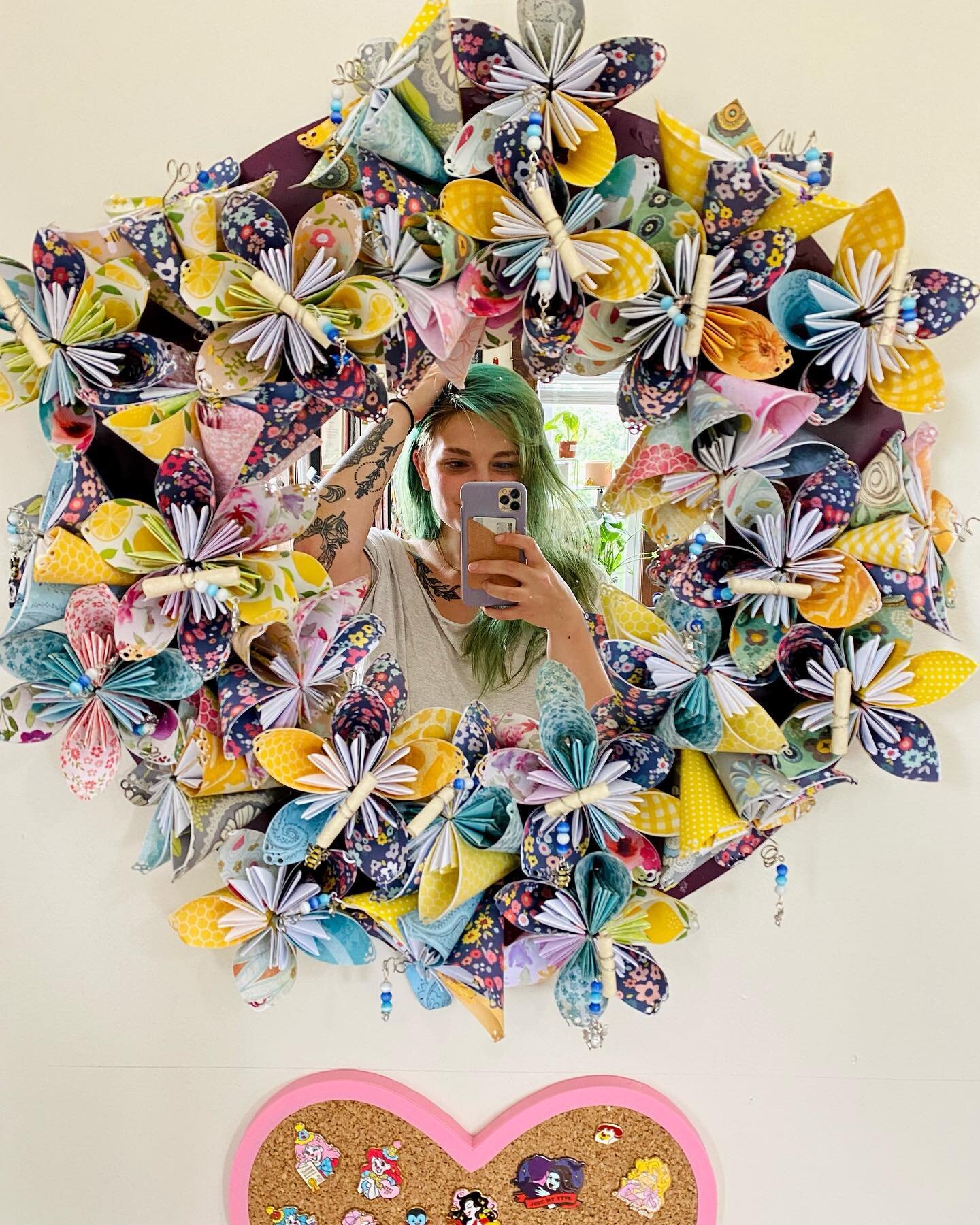 A BEAUTIFUL handmade mirror made by my lovely mama, @dreamtreestudiodot , i get all my creativity from her!!🌸🪴💐

#origami #origamipaper #origamiflowers #handmadewithlove #custommirror #customcreations #artstudio #artiststudio #studiotour #studiose
