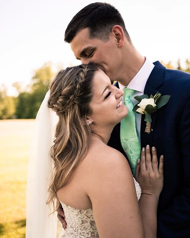 Introducingggg the new Mr. and Mrs. Tyler Neff! Aka my little sister and her new HUBBY!!
🙌🏽
These two got married on May 30th with only immediate family present and @jacquelinewatersphoto let me tag along for portraits
😍
It was a perfect day all a