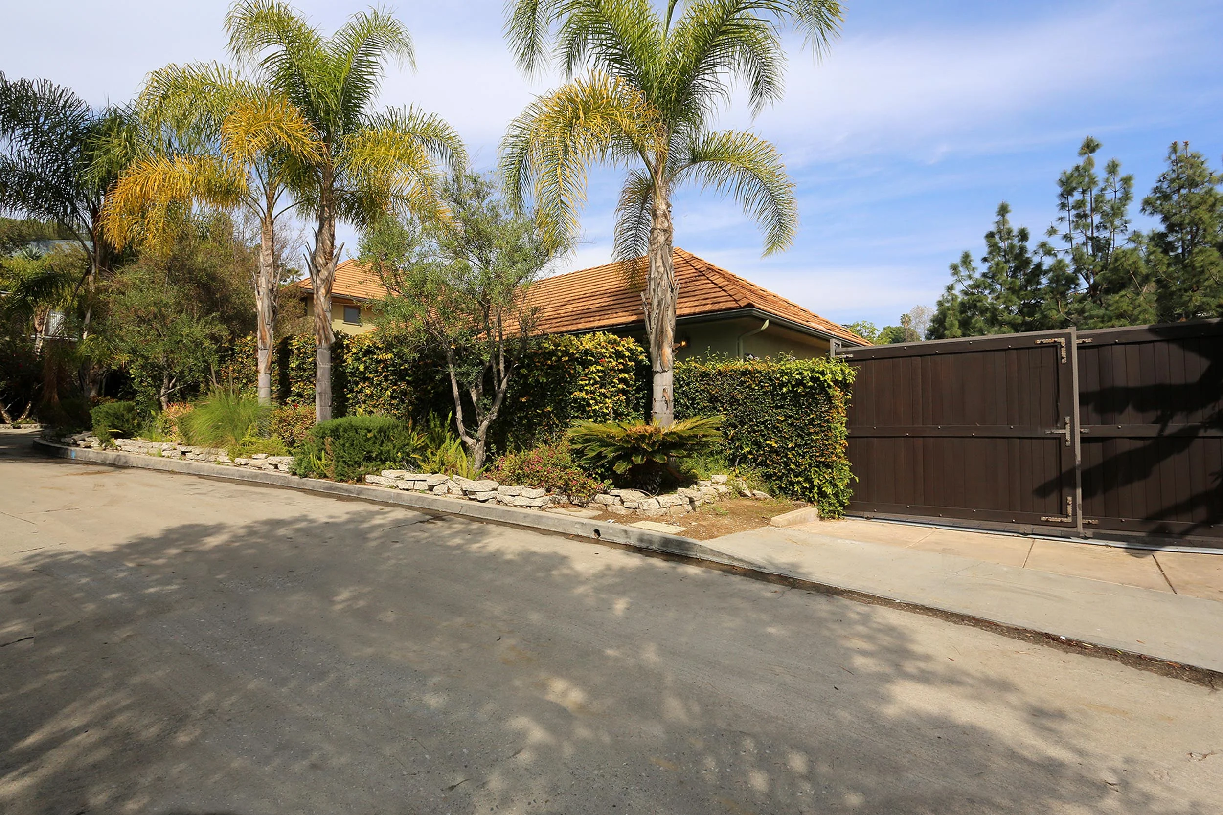 5682 Holly Oak Drive - Los Feliz