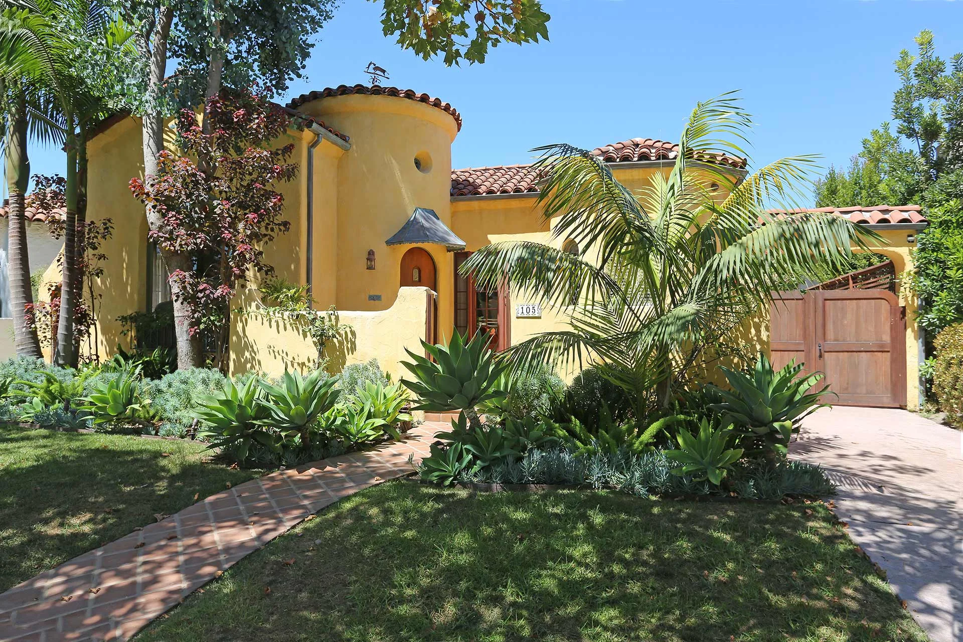 Leah-Lail_Los-Angeles_Real-Estate_properties_for-sale_real-estate-agent_la-jolla_6.jpg