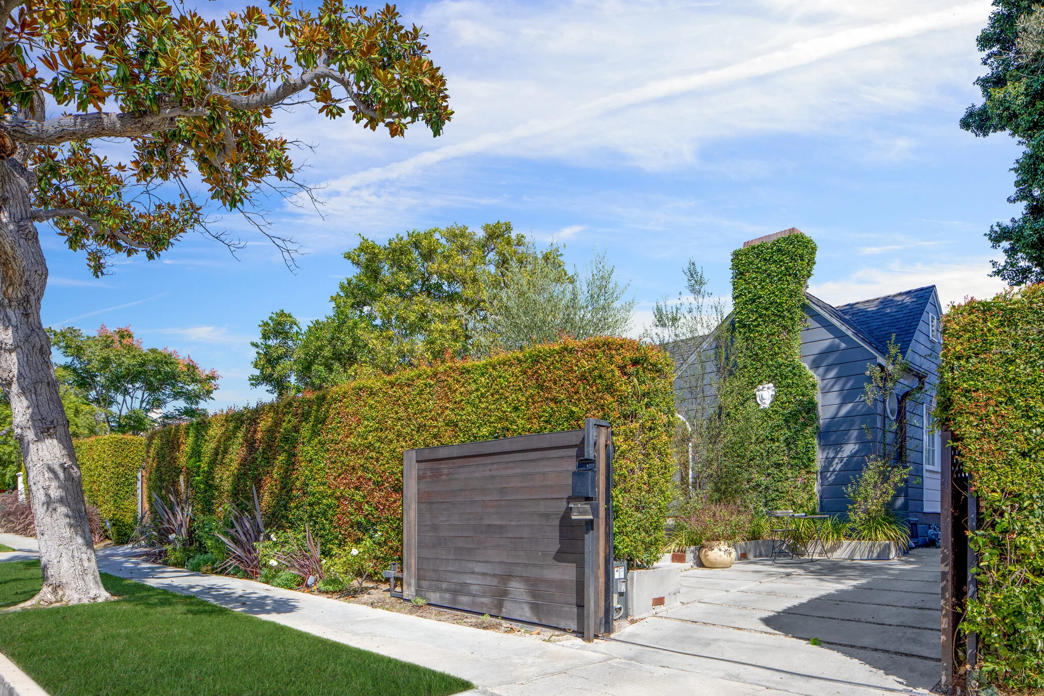 230 Ridgewood_001.jpg