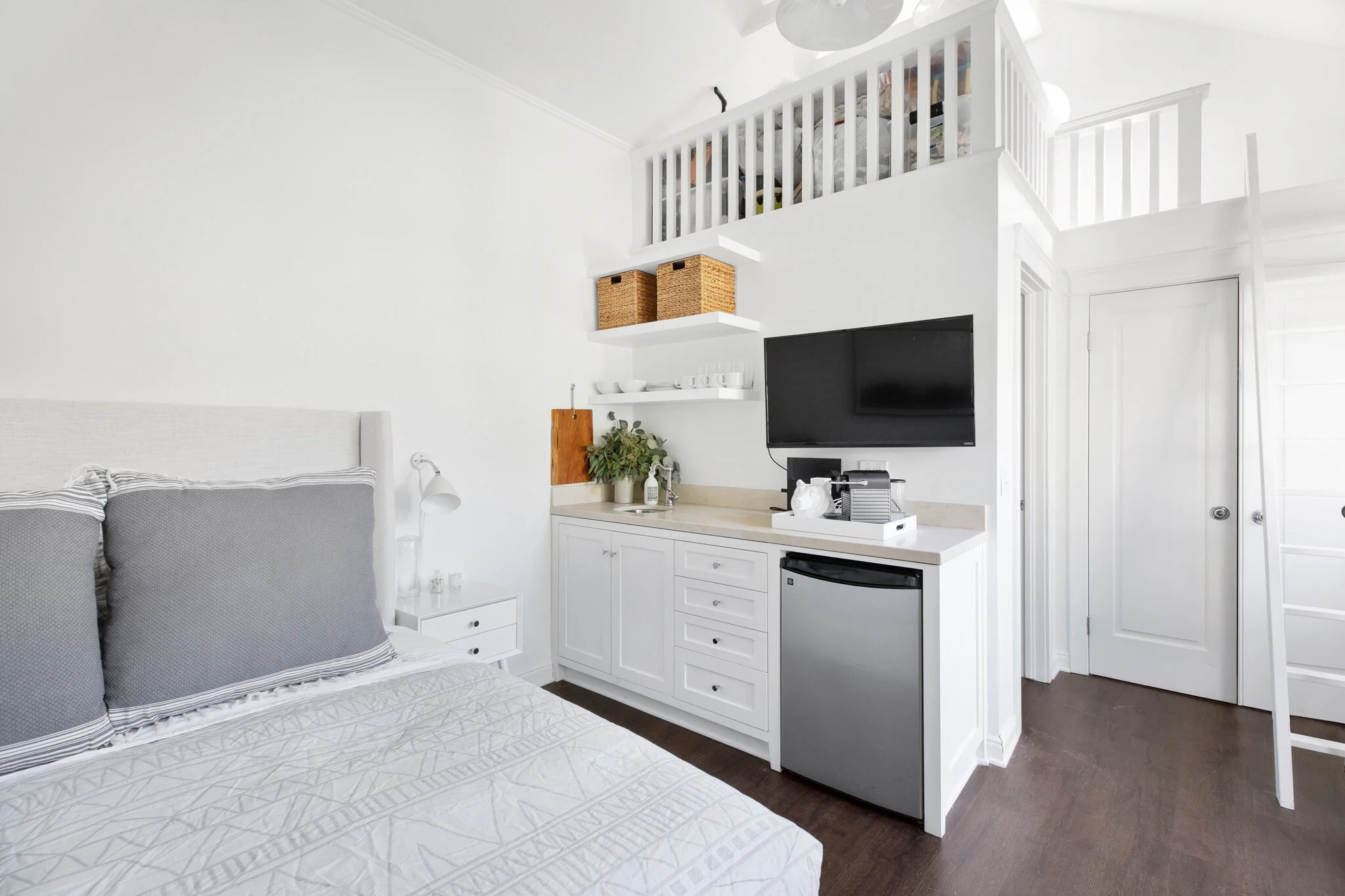 230 Ridgewood_029.jpg